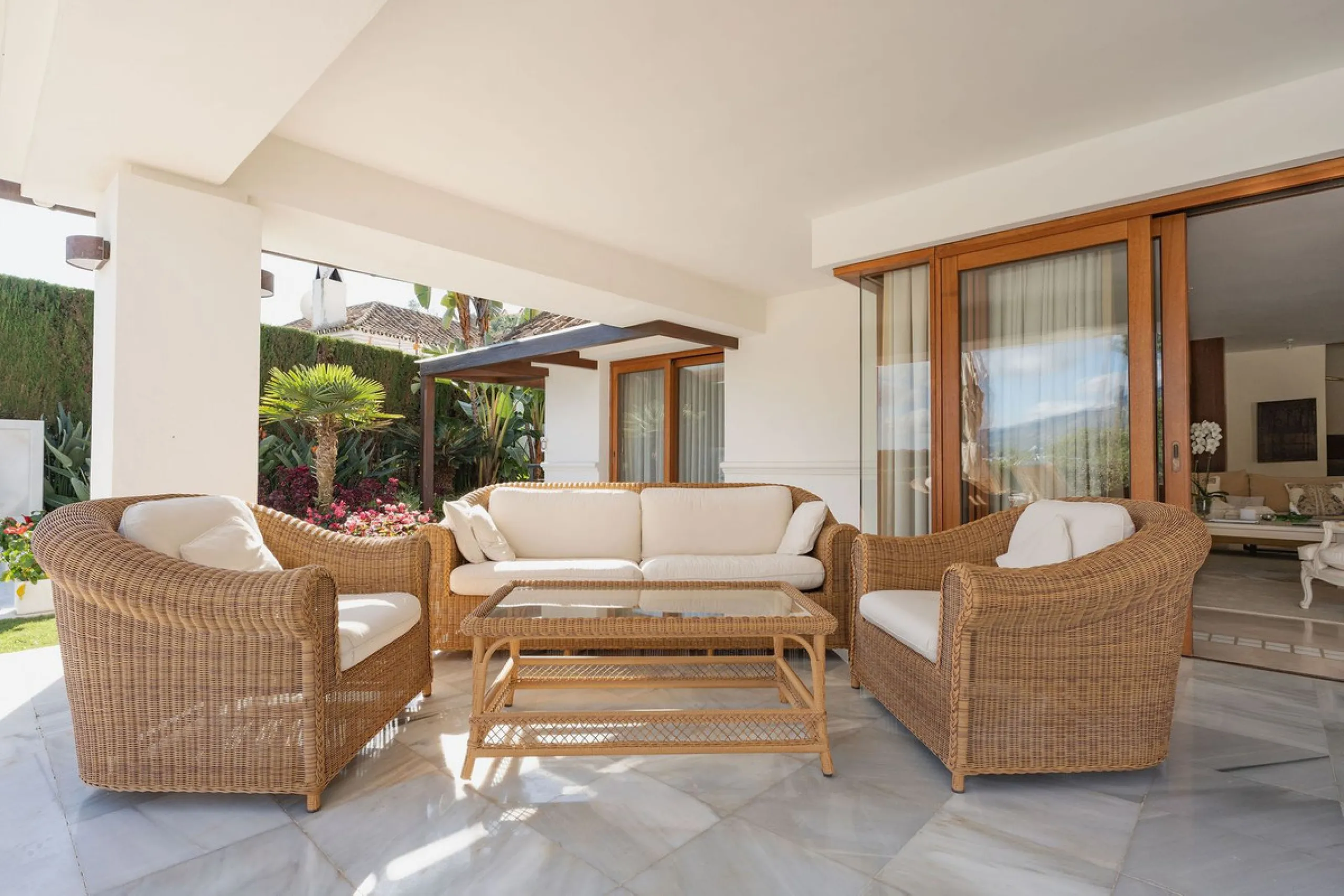 Rare opportunity to aquire a classic villa in perfect condition frontline to Royal Las Brisas Golf. As you enter you immediately feel that the house was built to very high standards where details and personal touches can be seen throughout. The main floor