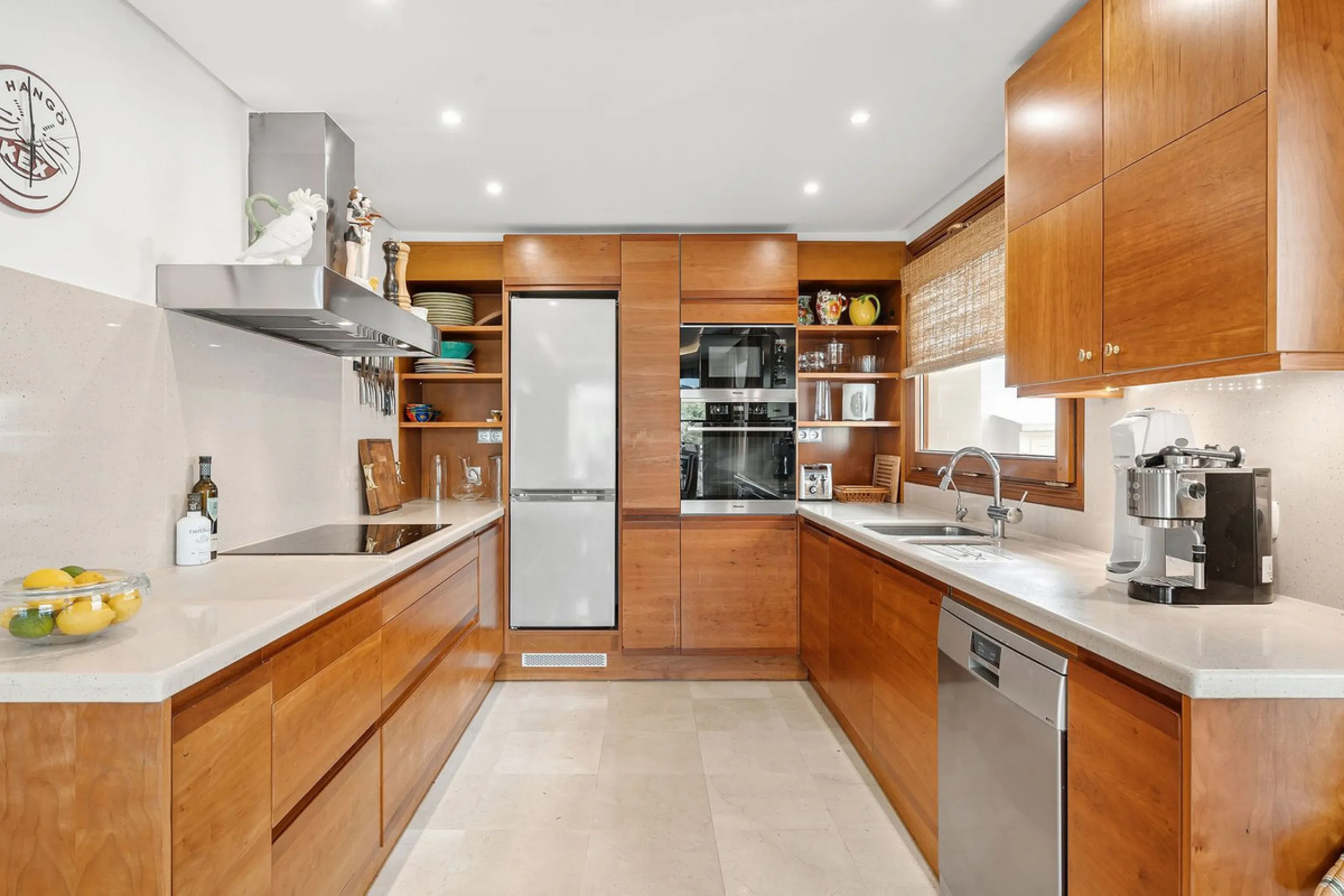 Rare opportunity to aquire a classic villa in perfect condition frontline to Royal Las Brisas Golf. As you enter you immediately feel that the house was built to very high standards where details and personal touches can be seen throughout. The main floor