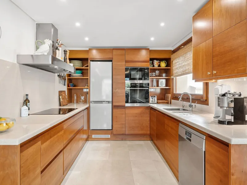 Rare opportunity to aquire a classic villa in perfect condition frontline to Royal Las Brisas Golf. As you enter you immediately feel that the house was built to very high standards where details and personal touches can be seen throughout. The main floor