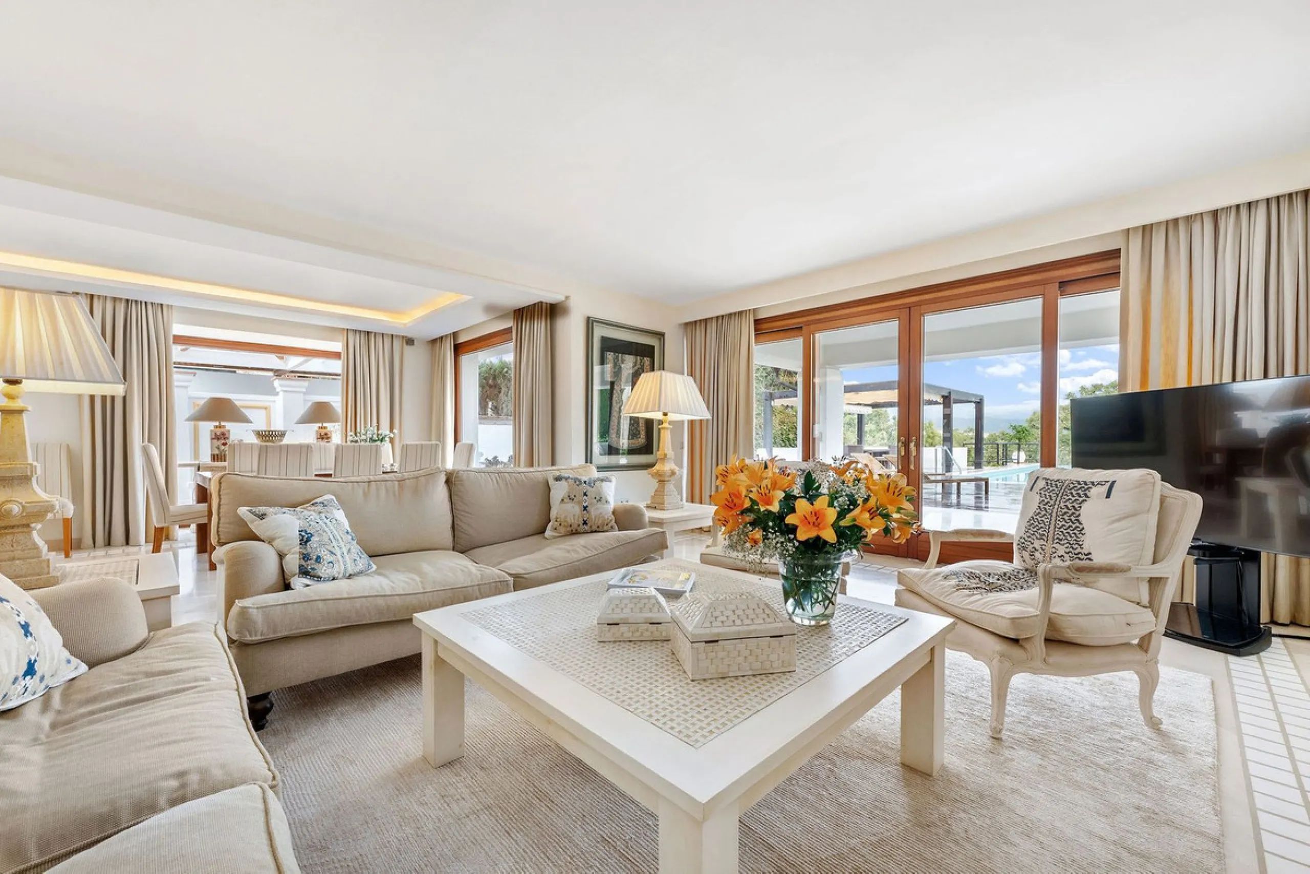 Rare opportunity to aquire a classic villa in perfect condition frontline to Royal Las Brisas Golf. As you enter you immediately feel that the house was built to very high standards where details and personal touches can be seen throughout. The main floor