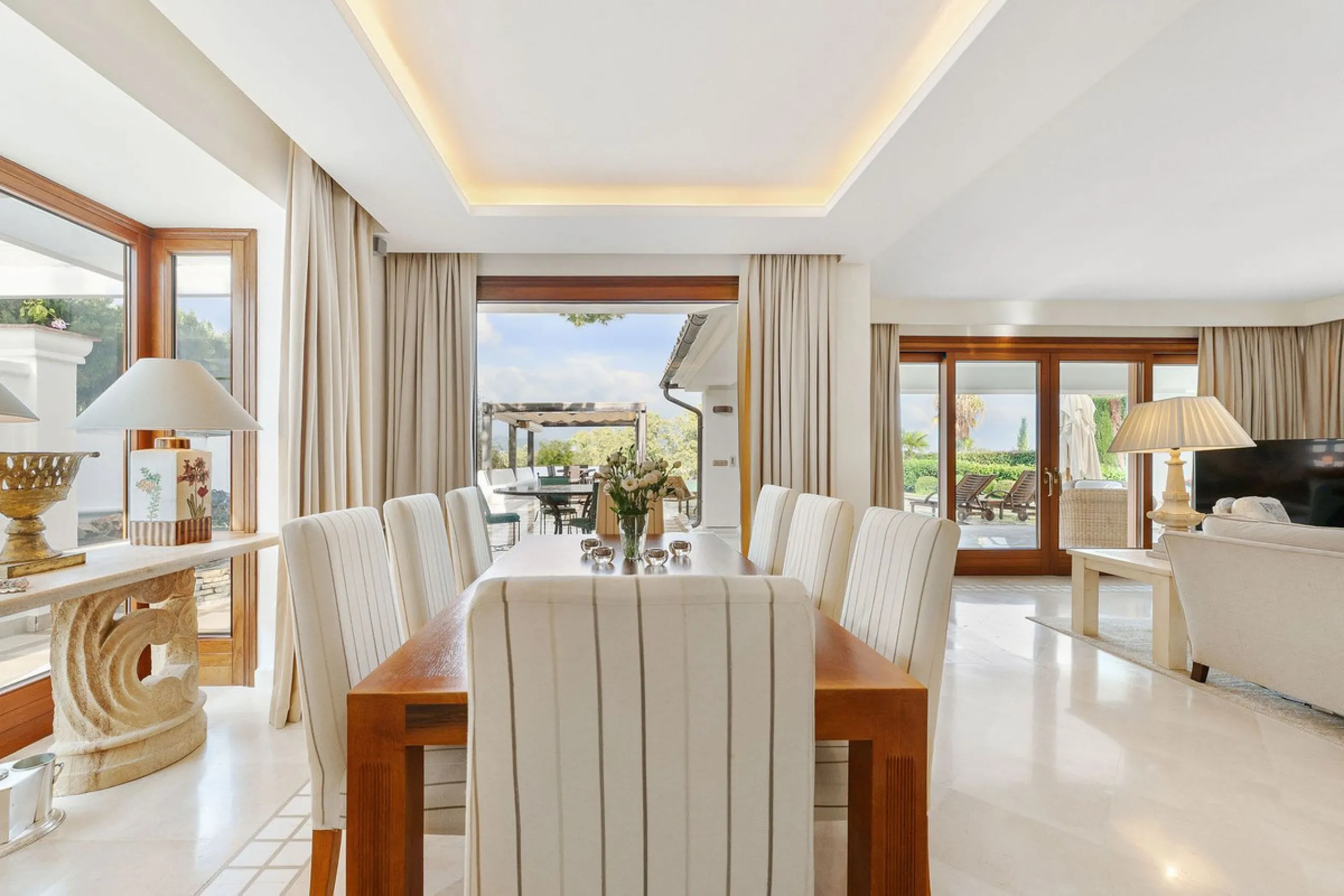 Rare opportunity to aquire a classic villa in perfect condition frontline to Royal Las Brisas Golf. As you enter you immediately feel that the house was built to very high standards where details and personal touches can be seen throughout. The main floor