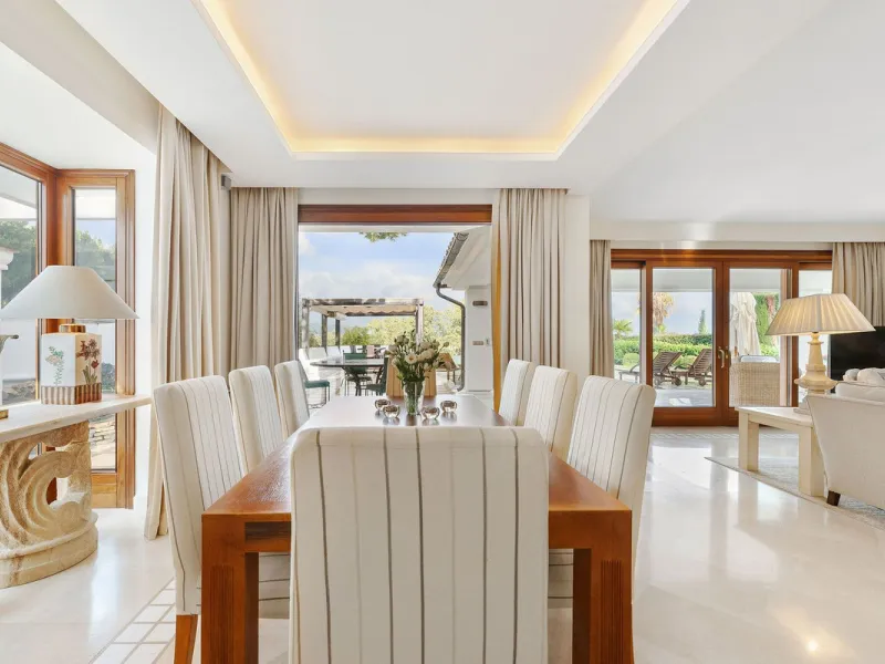 Rare opportunity to aquire a classic villa in perfect condition frontline to Royal Las Brisas Golf. As you enter you immediately feel that the house was built to very high standards where details and personal touches can be seen throughout. The main floor