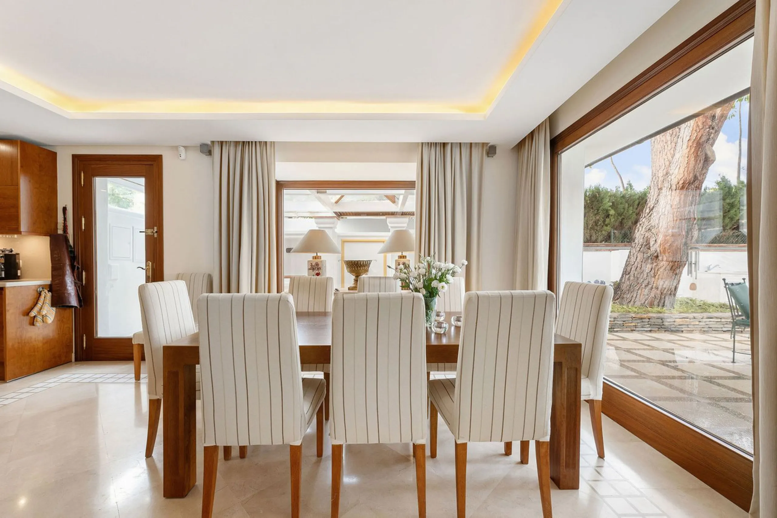 Rare opportunity to aquire a classic villa in perfect condition frontline to Royal Las Brisas Golf. As you enter you immediately feel that the house was built to very high standards where details and personal touches can be seen throughout. The main floor