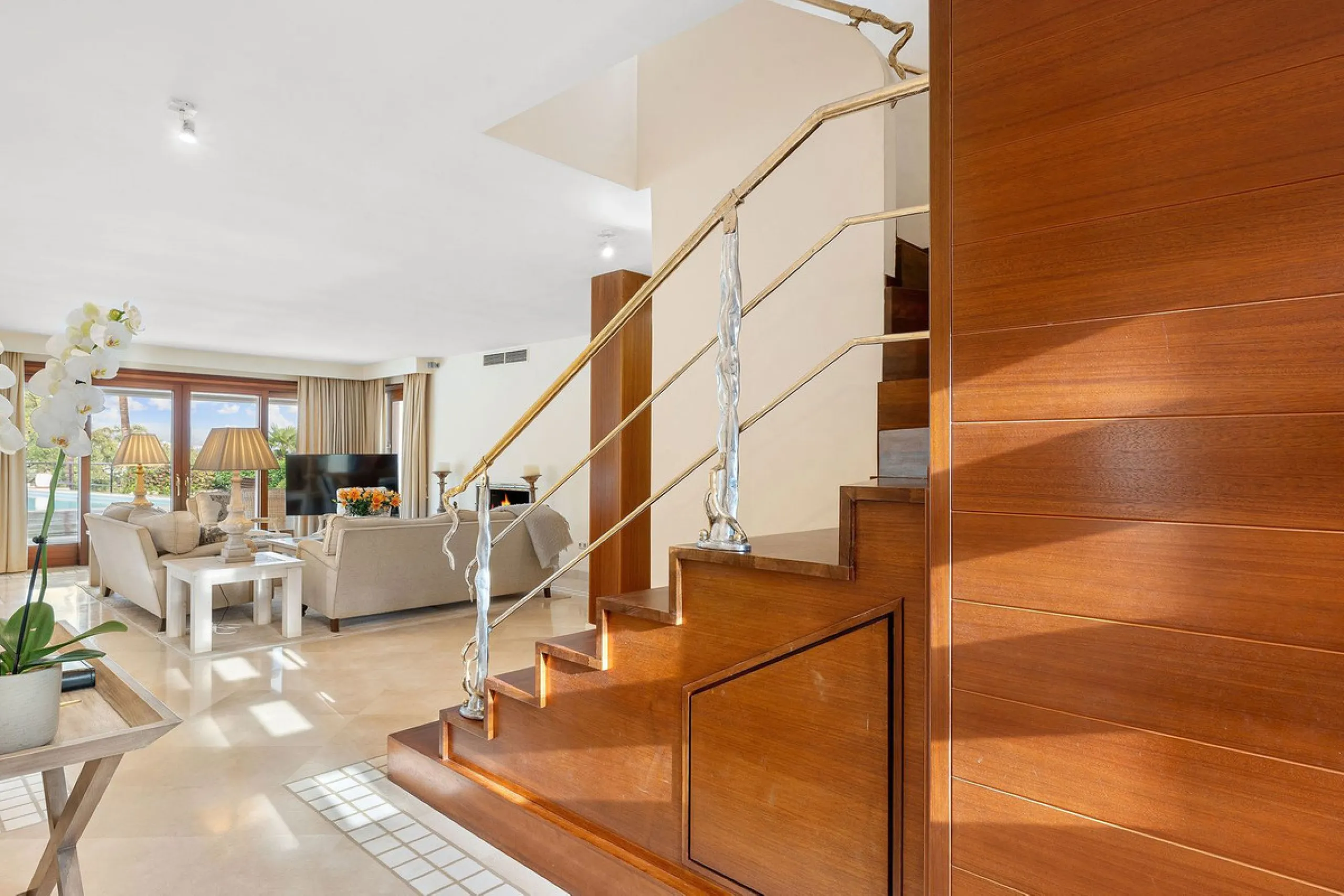Rare opportunity to aquire a classic villa in perfect condition frontline to Royal Las Brisas Golf. As you enter you immediately feel that the house was built to very high standards where details and personal touches can be seen throughout. The main floor