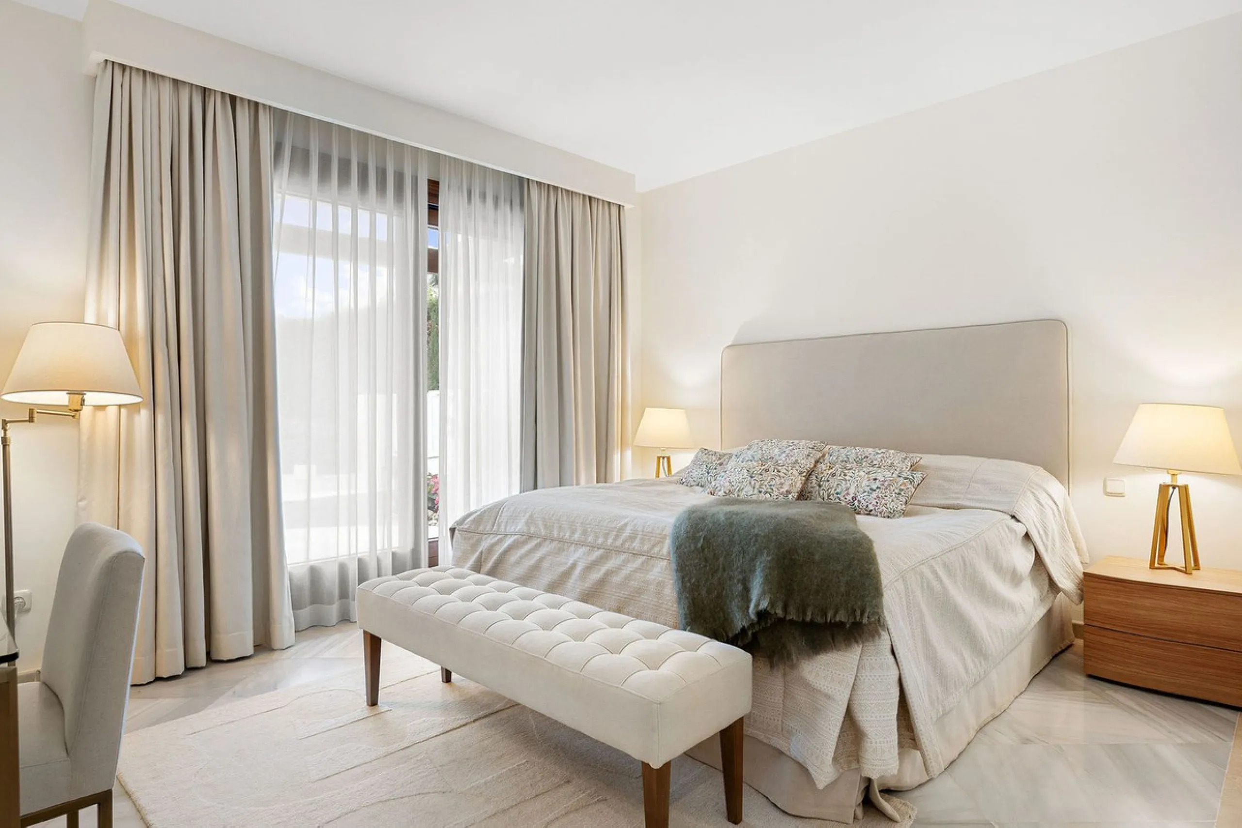 Rare opportunity to aquire a classic villa in perfect condition frontline to Royal Las Brisas Golf. As you enter you immediately feel that the house was built to very high standards where details and personal touches can be seen throughout. The main floor