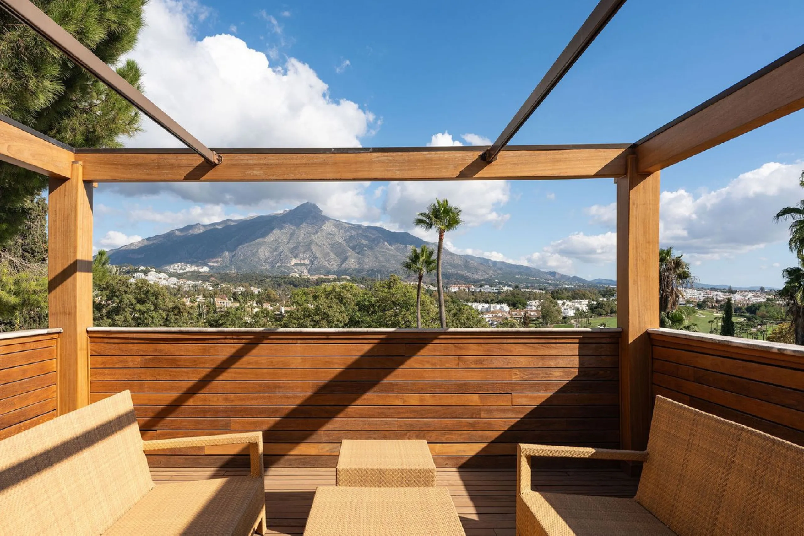 Rare opportunity to aquire a classic villa in perfect condition frontline to Royal Las Brisas Golf. As you enter you immediately feel that the house was built to very high standards where details and personal touches can be seen throughout. The main floor