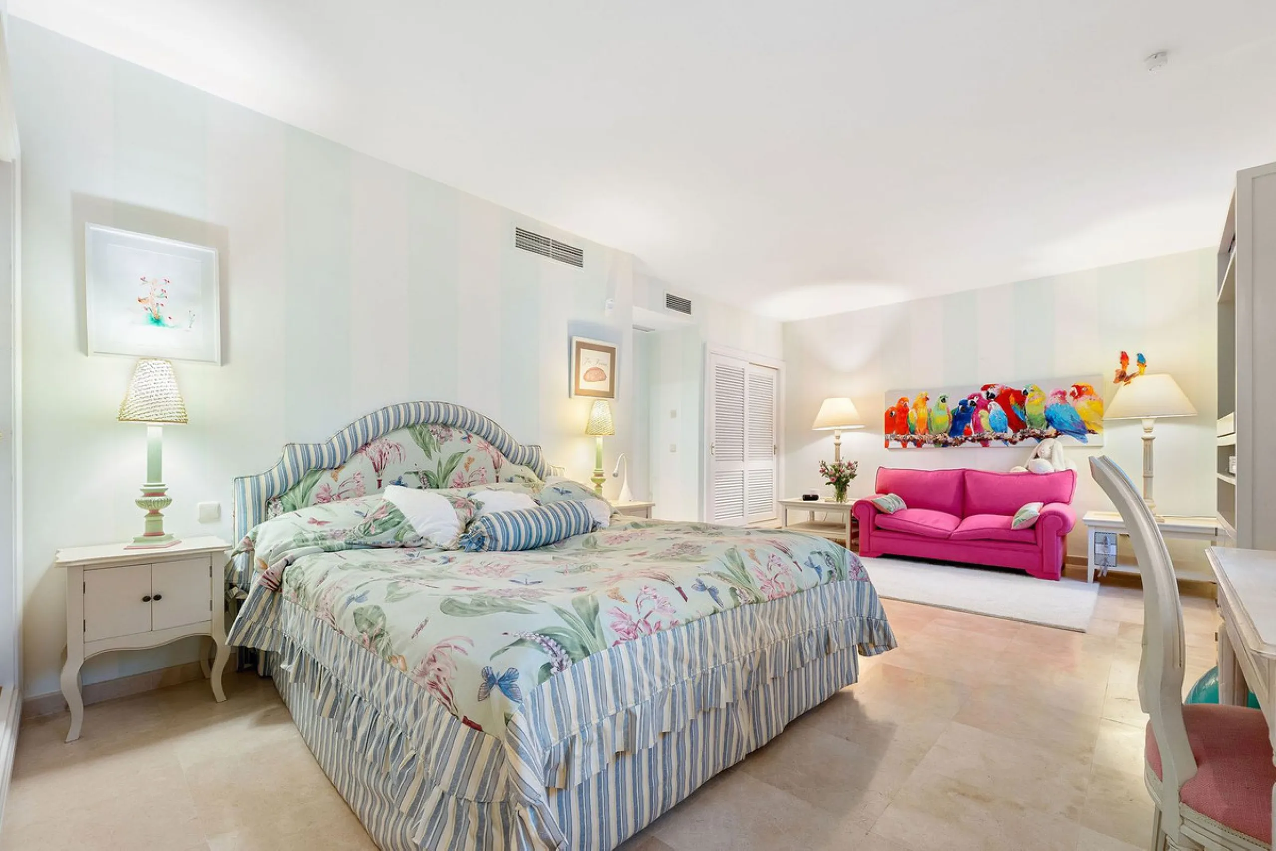 Rare opportunity to aquire a classic villa in perfect condition frontline to Royal Las Brisas Golf. As you enter you immediately feel that the house was built to very high standards where details and personal touches can be seen throughout. The main floor