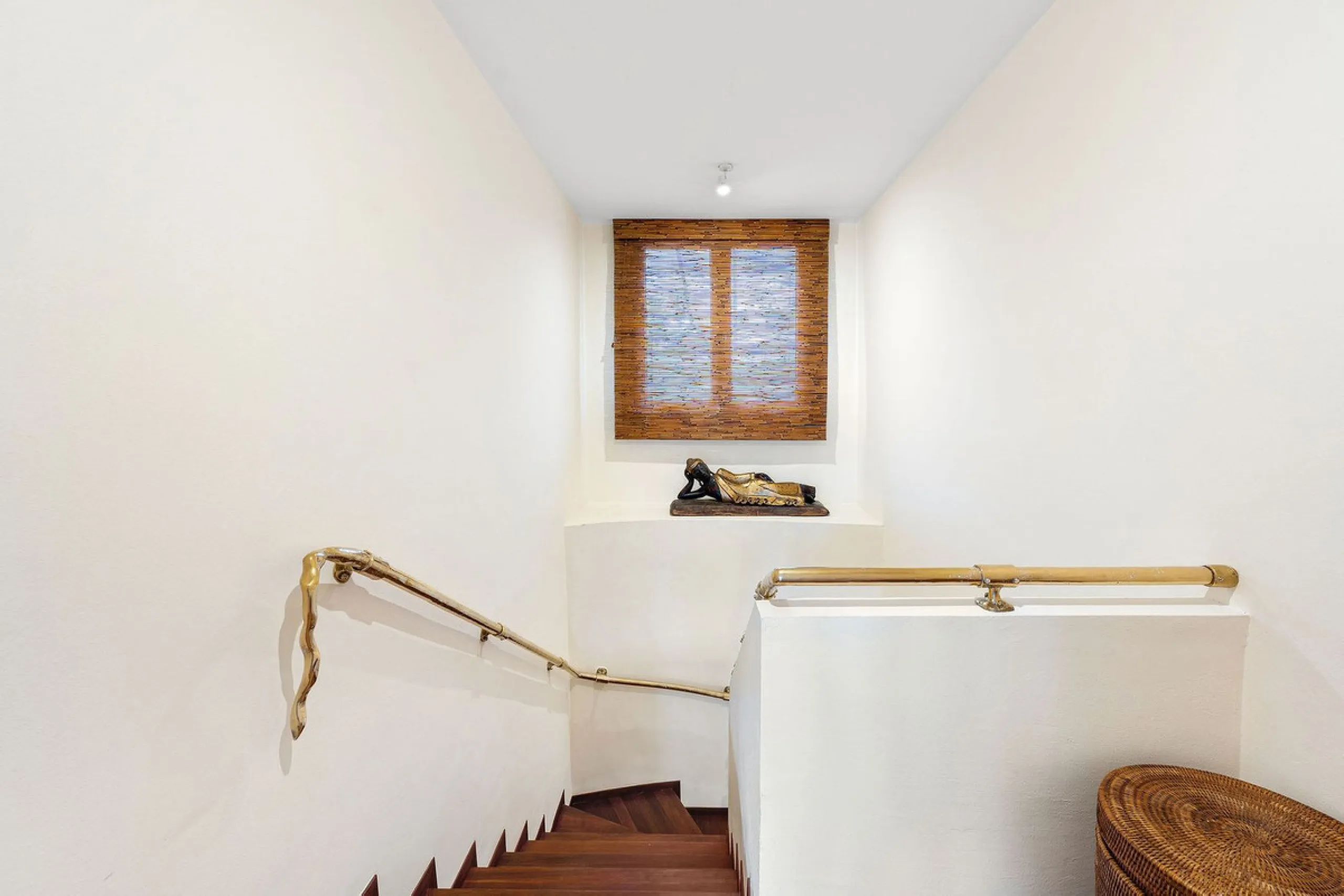 Rare opportunity to aquire a classic villa in perfect condition frontline to Royal Las Brisas Golf. As you enter you immediately feel that the house was built to very high standards where details and personal touches can be seen throughout. The main floor