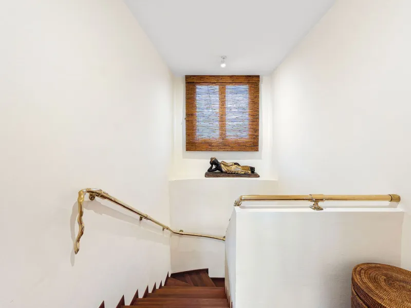 Rare opportunity to aquire a classic villa in perfect condition frontline to Royal Las Brisas Golf. As you enter you immediately feel that the house was built to very high standards where details and personal touches can be seen throughout. The main floor