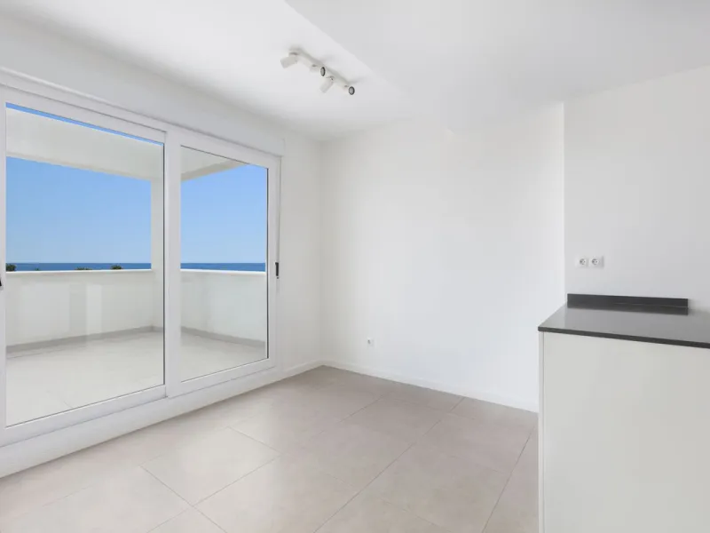 Apartment - Penthouse в продаже в Estepona, Málaga. В доме 3 спален и 2 ванных комнат. Площадь дома 100 м²