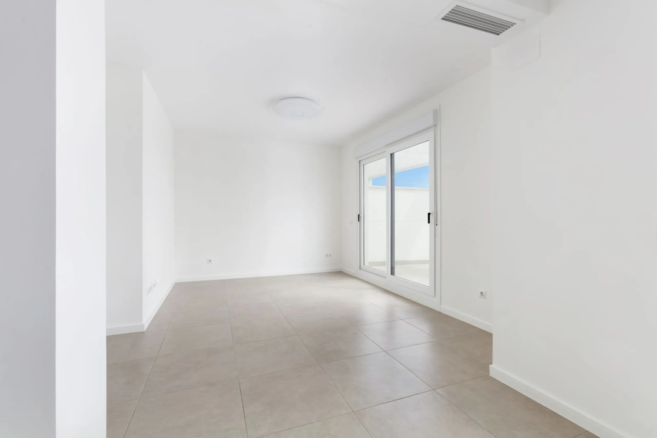 Apartment - Penthouse в продаже в Estepona, Málaga. В доме 3 спален и 2 ванных комнат. Площадь дома 100 м²
