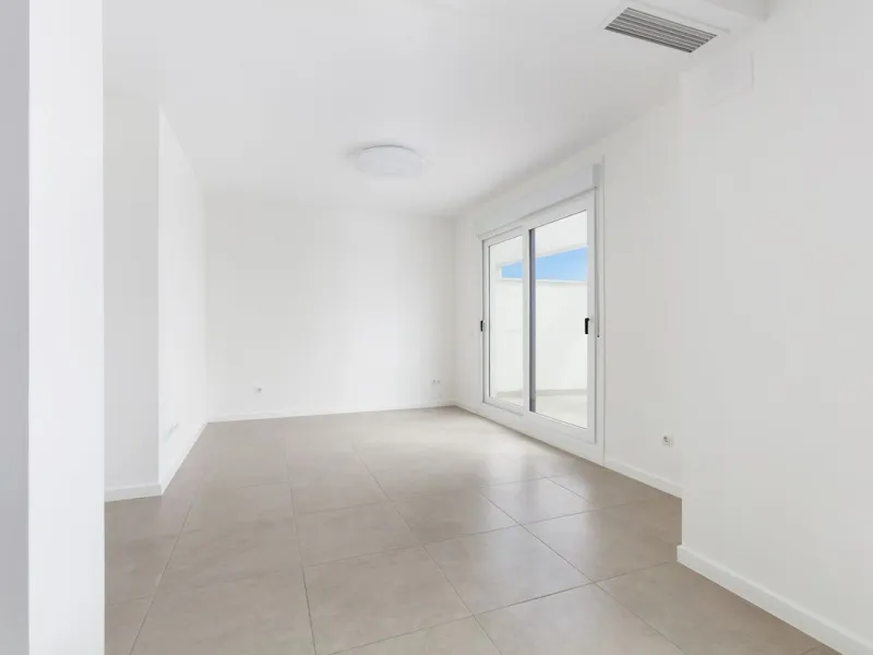 Apartment - Penthouse в продаже в Estepona, Málaga. В доме 3 спален и 2 ванных комнат. Площадь дома 100 м²