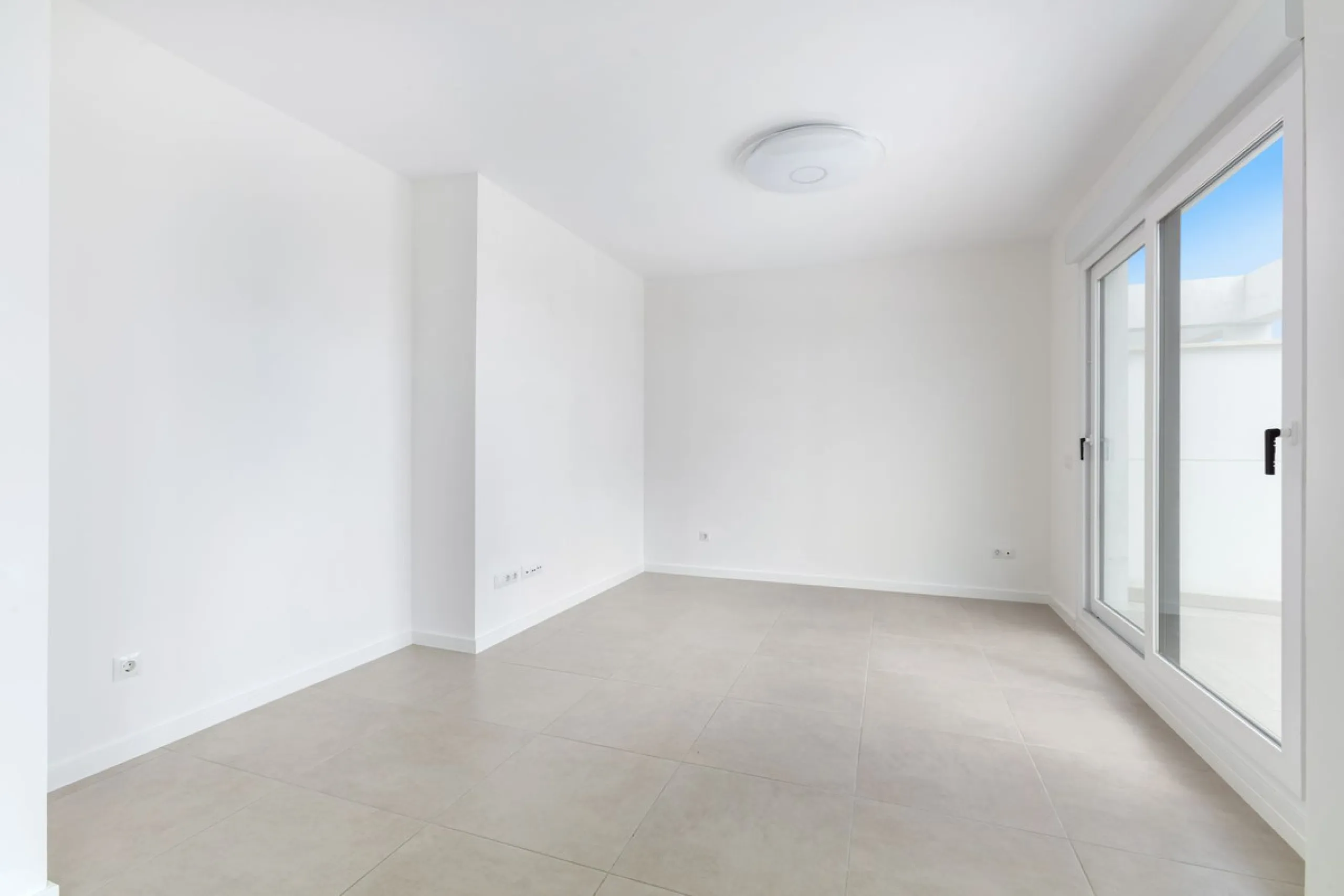 Apartment - Penthouse в продаже в Estepona, Málaga. В доме 3 спален и 2 ванных комнат. Площадь дома 100 м²