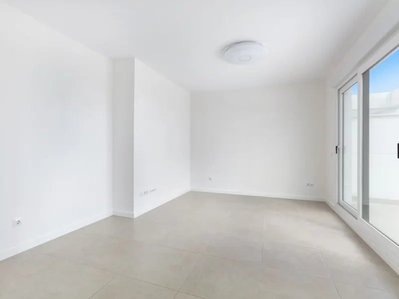 Apartment - Penthouse в продаже в Estepona, Málaga. В доме 3 спален и 2 ванных комнат. Площадь дома 100 м²