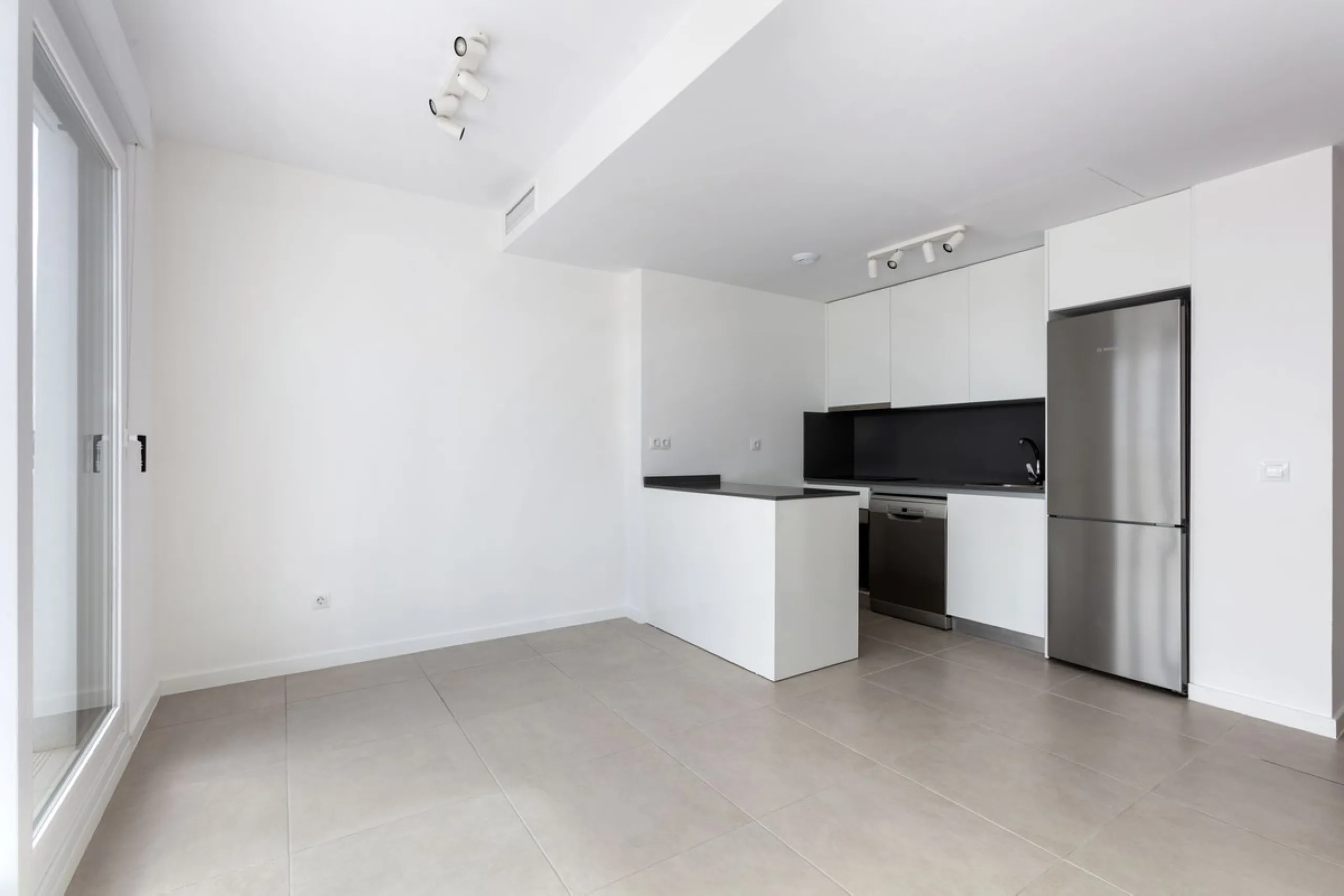 Apartment - Penthouse в продаже в Estepona, Málaga. В доме 3 спален и 2 ванных комнат. Площадь дома 100 м²
