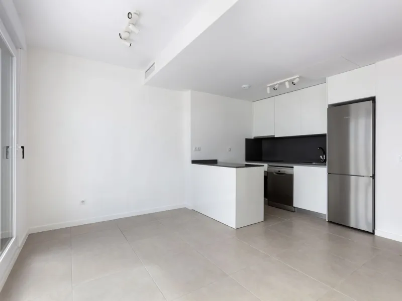 Apartment - Penthouse в продаже в Estepona, Málaga. В доме 3 спален и 2 ванных комнат. Площадь дома 100 м²
