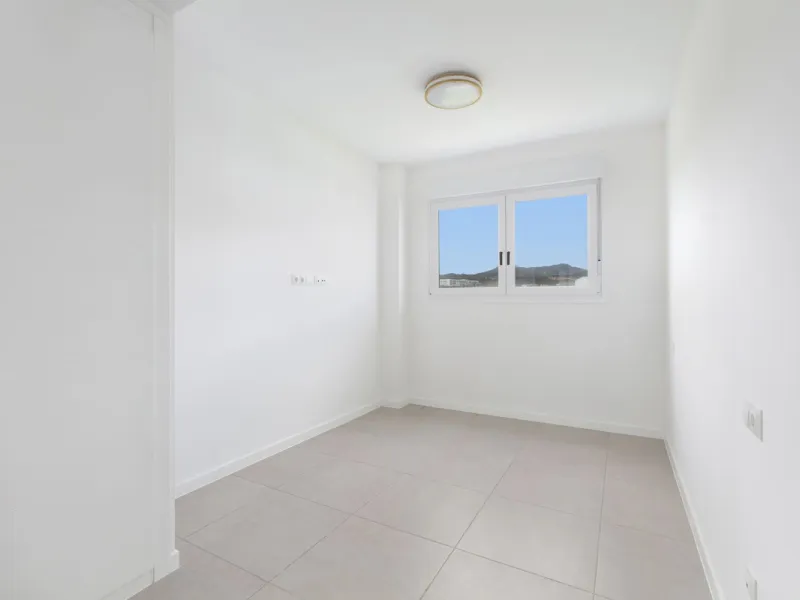 Apartment - Penthouse в продаже в Estepona, Málaga. В доме 3 спален и 2 ванных комнат. Площадь дома 100 м²