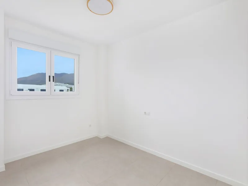 Apartment - Penthouse в продаже в Estepona, Málaga. В доме 3 спален и 2 ванных комнат. Площадь дома 100 м²