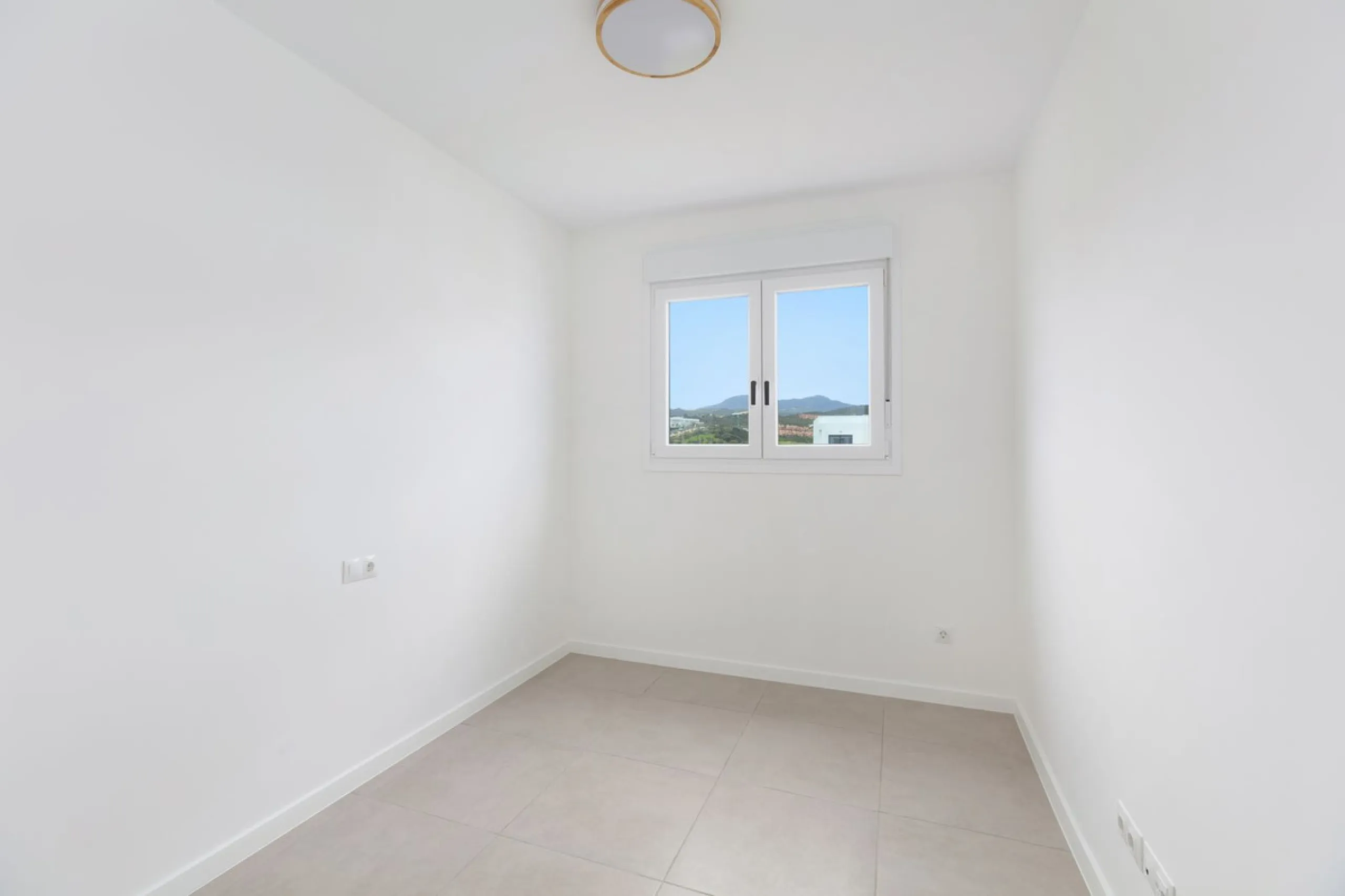 Apartment - Penthouse в продаже в Estepona, Málaga. В доме 3 спален и 2 ванных комнат. Площадь дома 100 м²