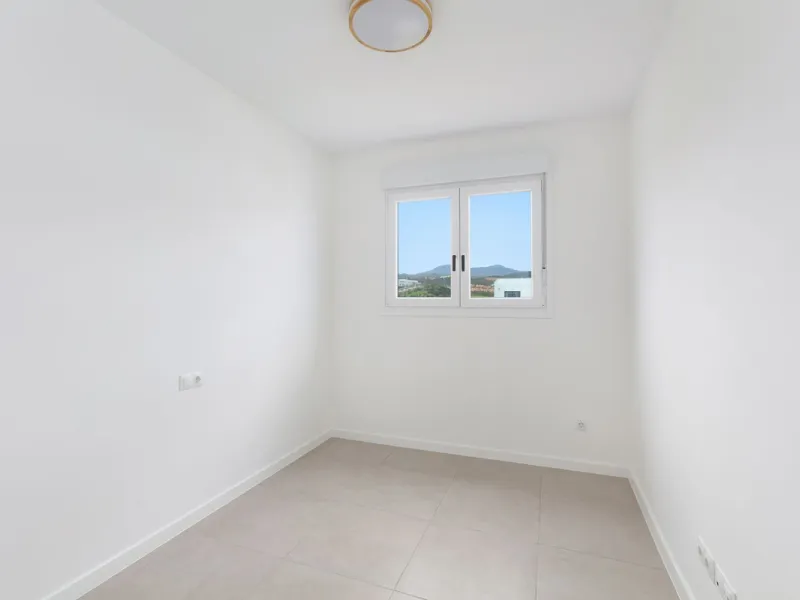 Apartment - Penthouse в продаже в Estepona, Málaga. В доме 3 спален и 2 ванных комнат. Площадь дома 100 м²