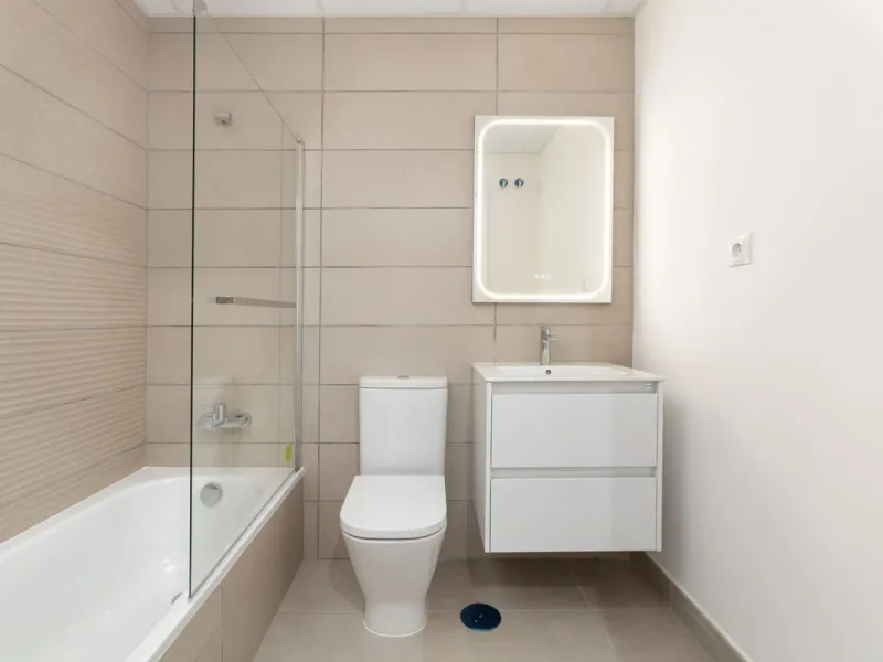 Apartment - Penthouse в продаже в Estepona, Málaga. В доме 3 спален и 2 ванных комнат. Площадь дома 100 м²