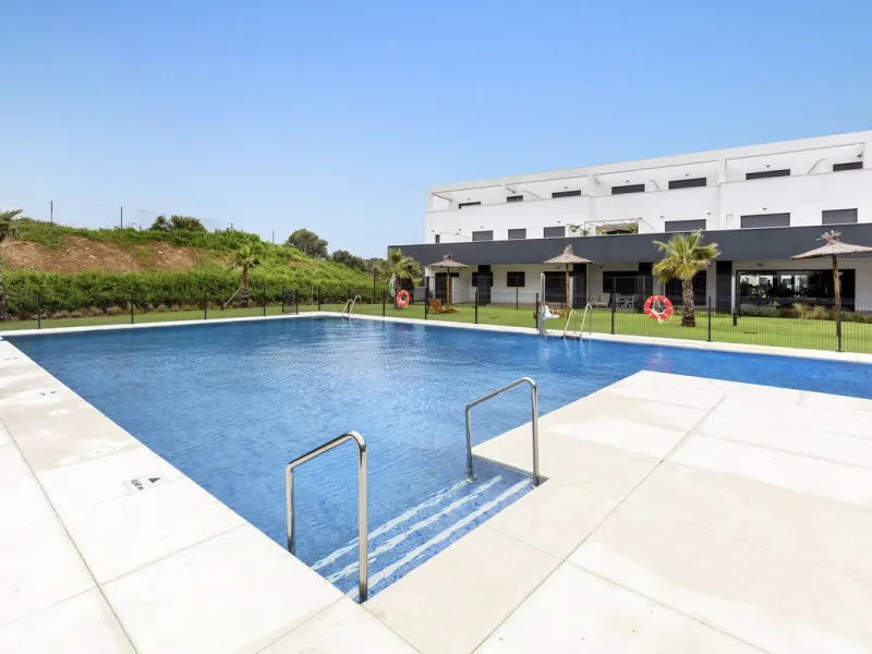 Apartment - Penthouse в продаже в Estepona, Málaga. В доме 3 спален и 2 ванных комнат. Площадь дома 100 м²