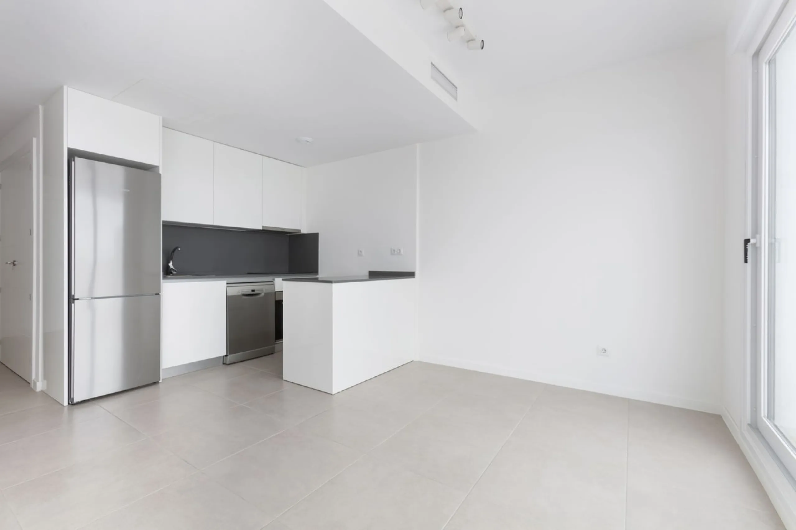 Stylish 2-Bedroom Penthouse with Stunning Sea & Mountain Views in Estepona