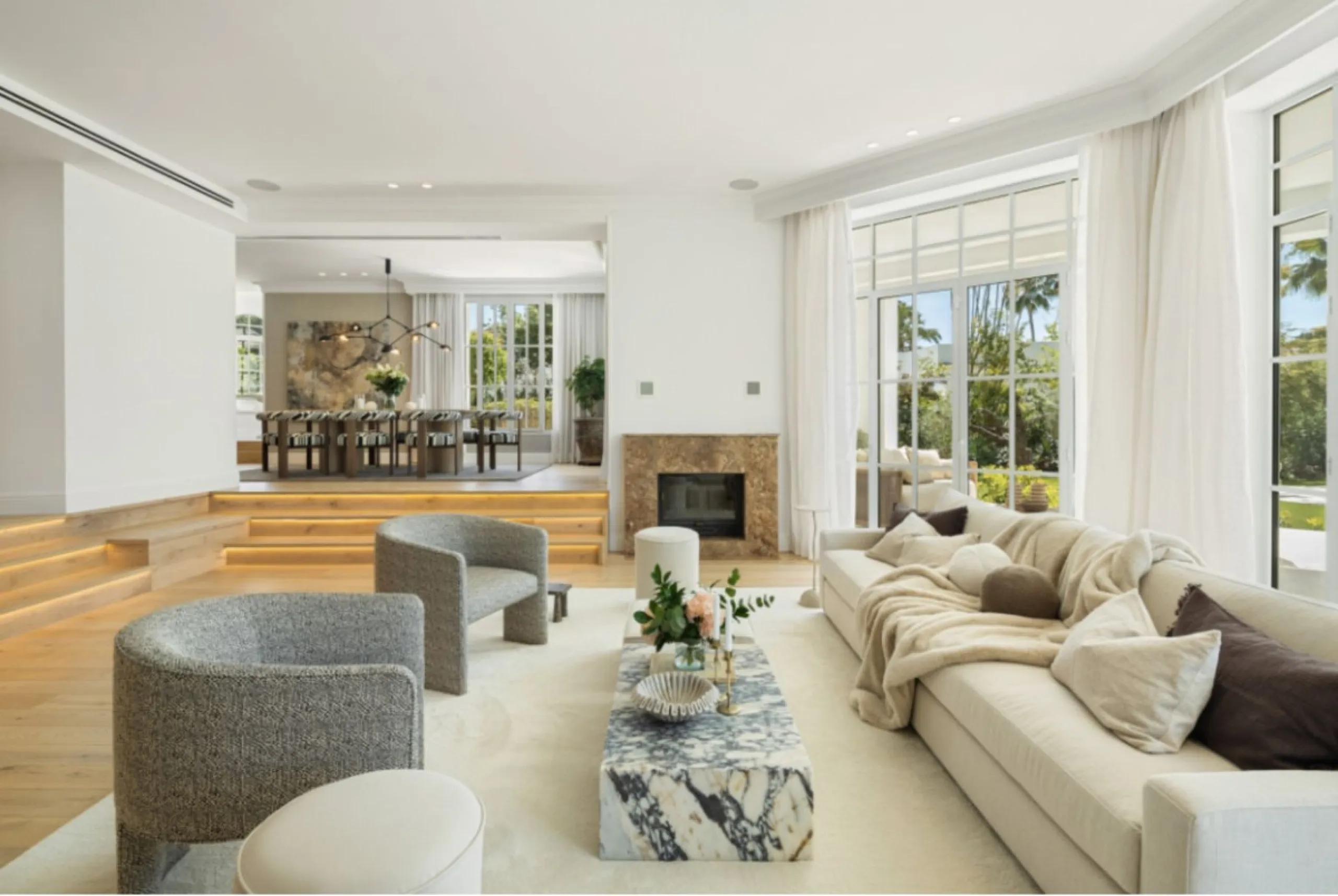 Welcome to this spectacular 5-bedroom luxury villa, ideally situated in the heart of Nueva Andalucía. Set on an expansive 1,959 m² plot with a built area of 722 m², this residence exemplifies sophisticated Mediterranean living, blending timeless elegance 