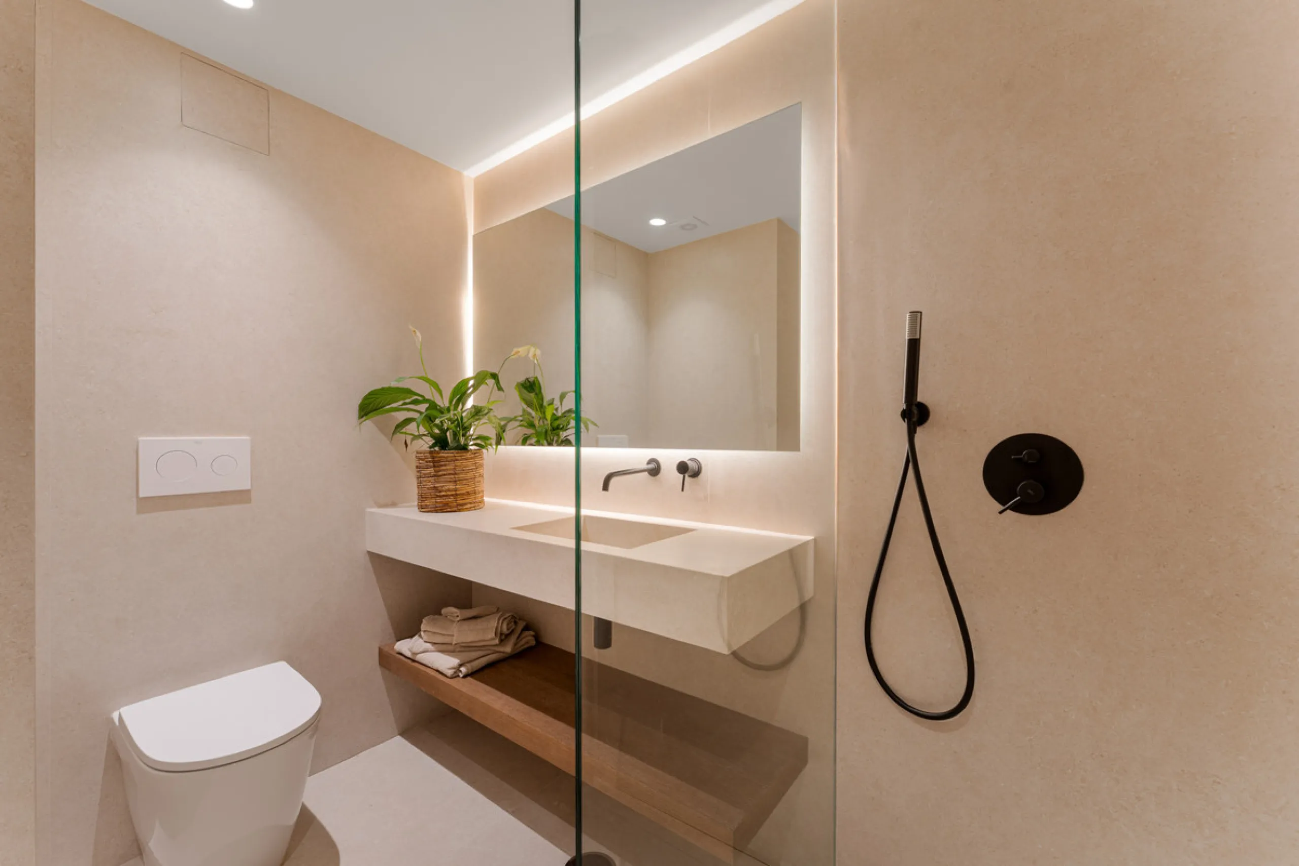 Casa Maria presents an exceptional opportunity to acquire a carefully curated apartment within the well-regarded gated community of Urbanización Terrazas de La Quinta, a residential enclave in Benahavís known for its quiet atmosphere and refined living en