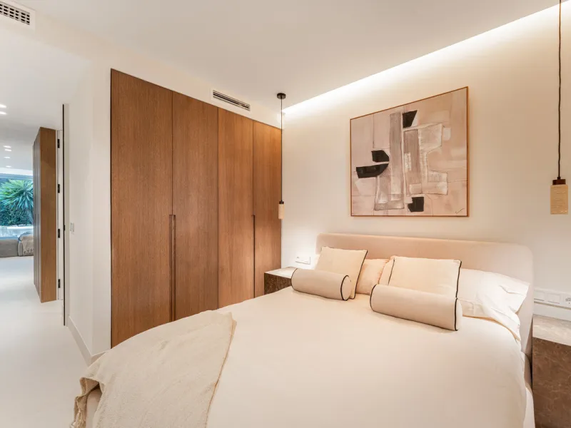 Casa Maria presents an exceptional opportunity to acquire a carefully curated apartment within the well-regarded gated community of Urbanización Terrazas de La Quinta, a residential enclave in Benahavís known for its quiet atmosphere and refined living en