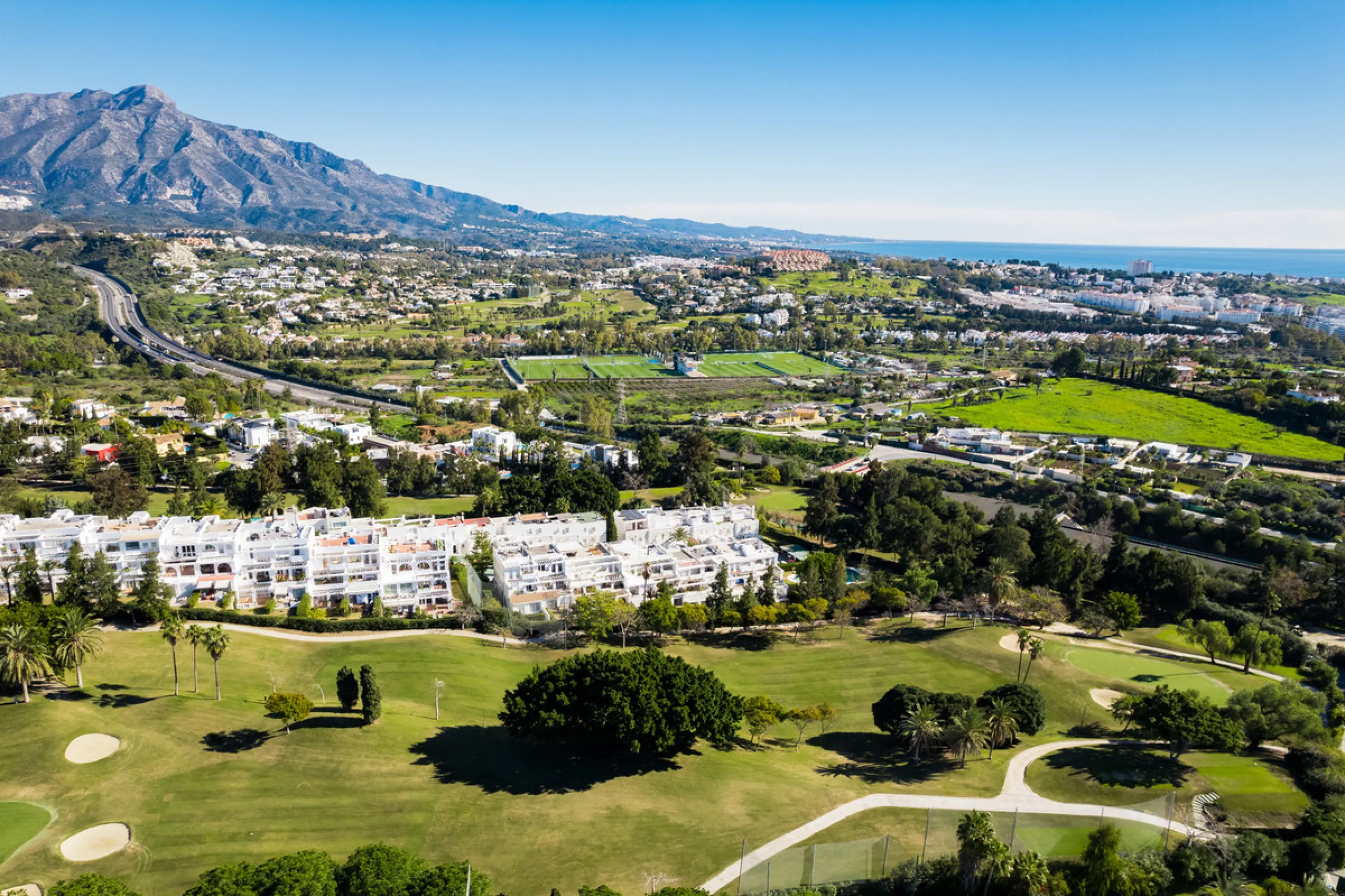 Casa Maria presents an exceptional opportunity to acquire a carefully curated apartment within the well-regarded gated community of Urbanización Terrazas de La Quinta, a residential enclave in Benahavís known for its quiet atmosphere and refined living en