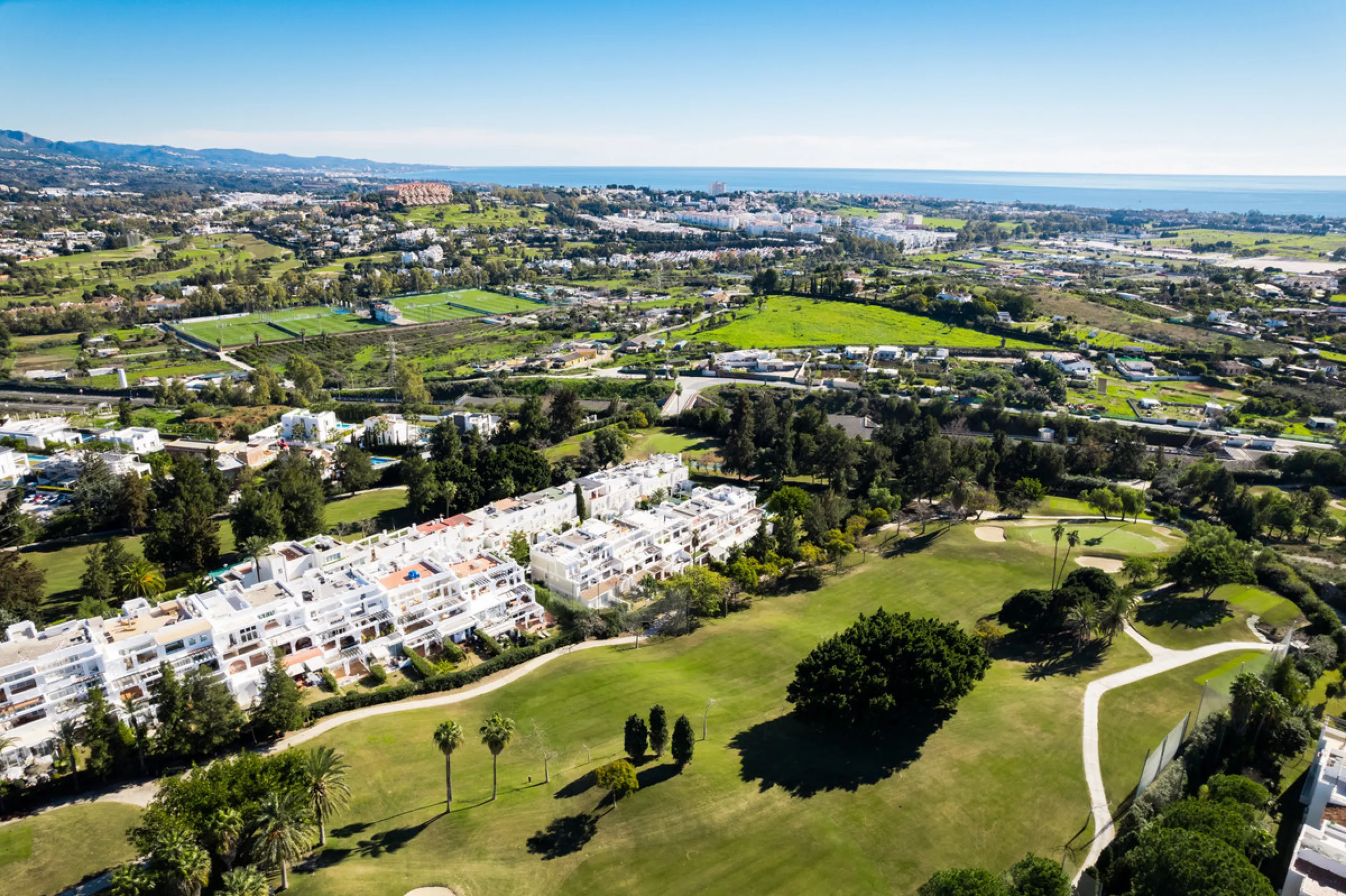 Casa Maria presents an exceptional opportunity to acquire a carefully curated apartment within the well-regarded gated community of Urbanización Terrazas de La Quinta, a residential enclave in Benahavís known for its quiet atmosphere and refined living en