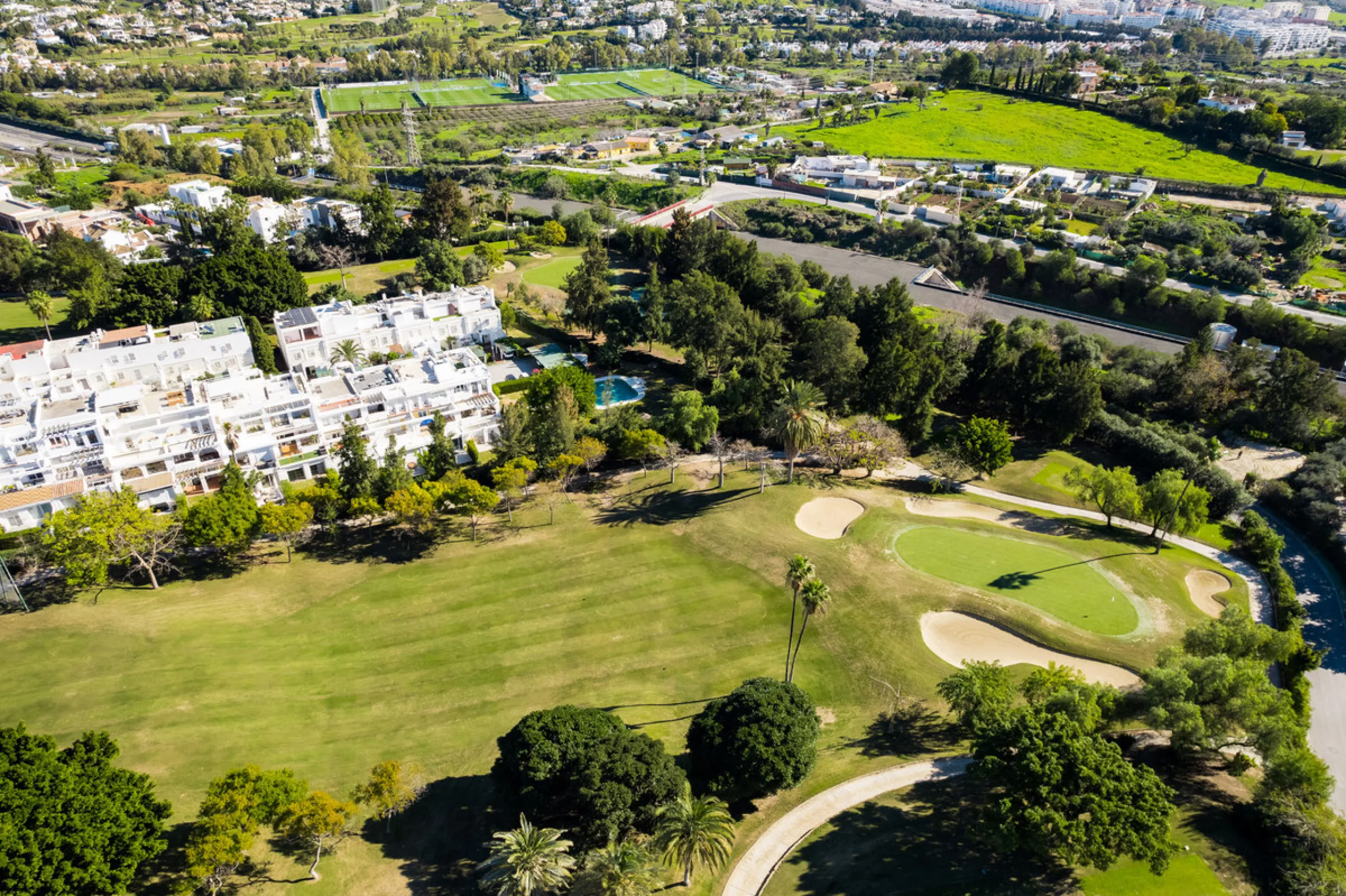 Casa Maria presents an exceptional opportunity to acquire a carefully curated apartment within the well-regarded gated community of Urbanización Terrazas de La Quinta, a residential enclave in Benahavís known for its quiet atmosphere and refined living en