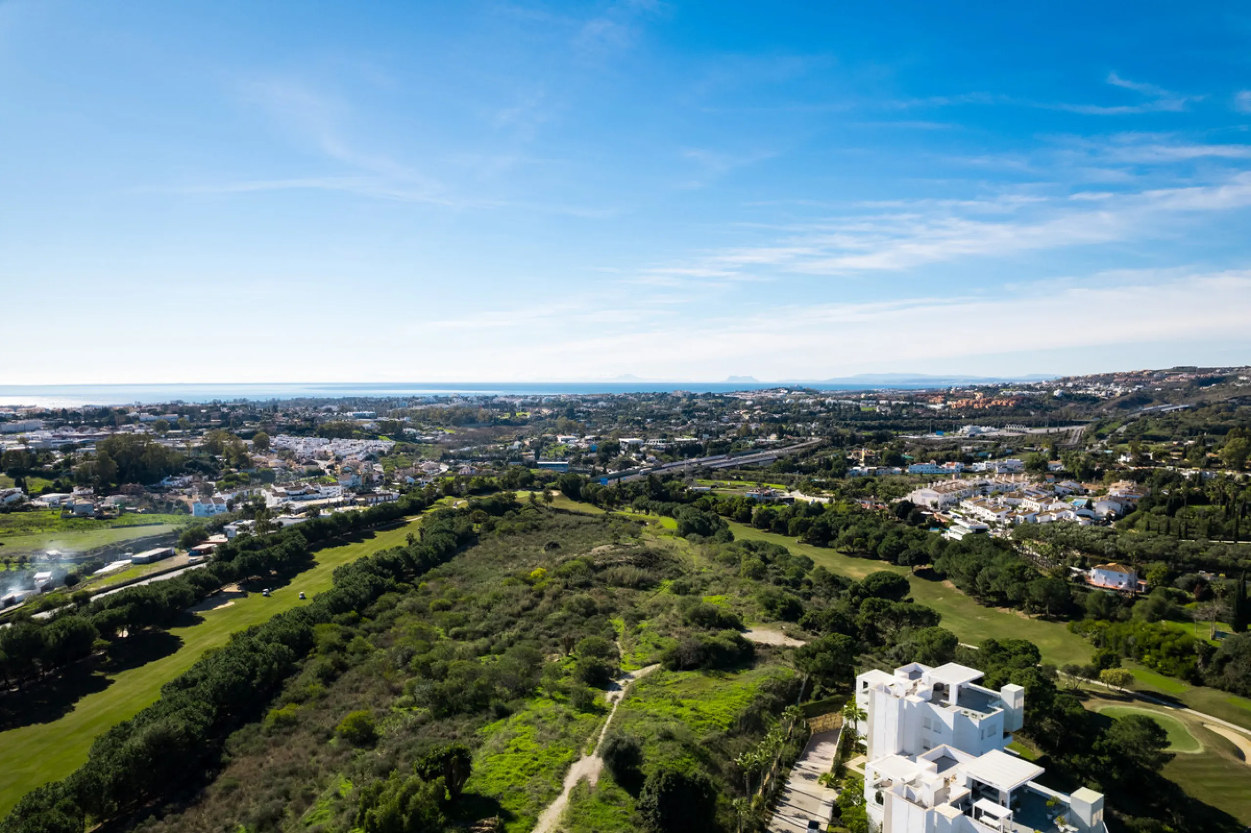 Casa Maria presents an exceptional opportunity to acquire a carefully curated apartment within the well-regarded gated community of Urbanización Terrazas de La Quinta, a residential enclave in Benahavís known for its quiet atmosphere and refined living en