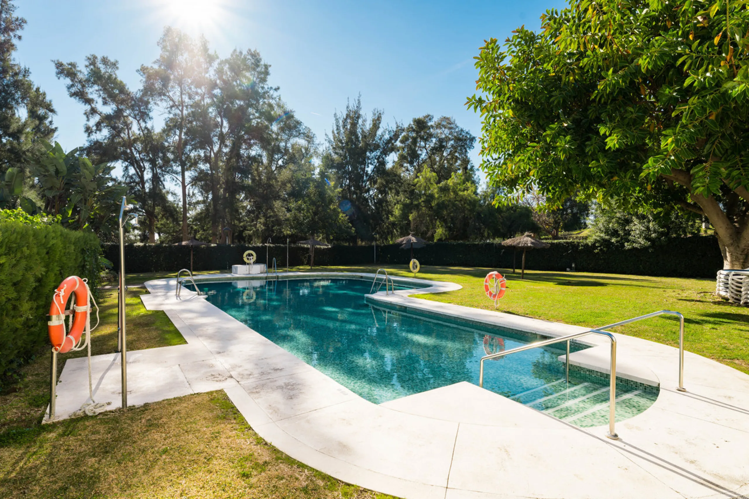 Casa Maria presents an exceptional opportunity to acquire a carefully curated apartment within the well-regarded gated community of Urbanización Terrazas de La Quinta, a residential enclave in Benahavís known for its quiet atmosphere and refined living en