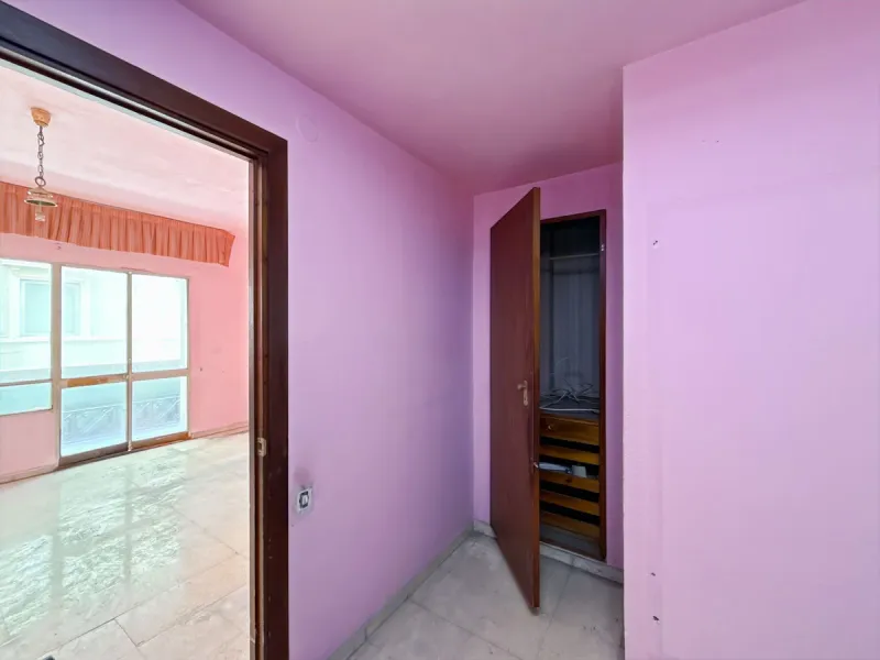 Some places can't be described by square meters or floor plans. They're described by how they make you feel the moment you walk in. This flat on Calle San Lorenzo, right in the beating heart of Málaga's Soho, has something rare — it has soul.