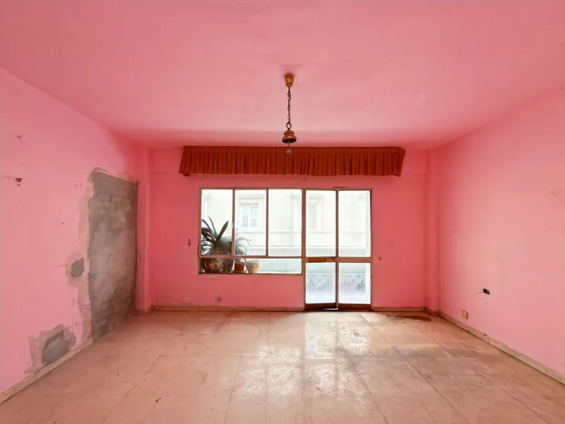 Some places can't be described by square meters or floor plans. They're described by how they make you feel the moment you walk in. This flat on Calle San Lorenzo, right in the beating heart of Málaga's Soho, has something rare — it has soul.