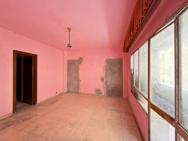 Some places can't be described by square meters or floor plans. They're described by how they make you feel the moment you walk in. This flat on Calle San Lorenzo, right in the beating heart of Málaga's Soho, has something rare — it has soul.