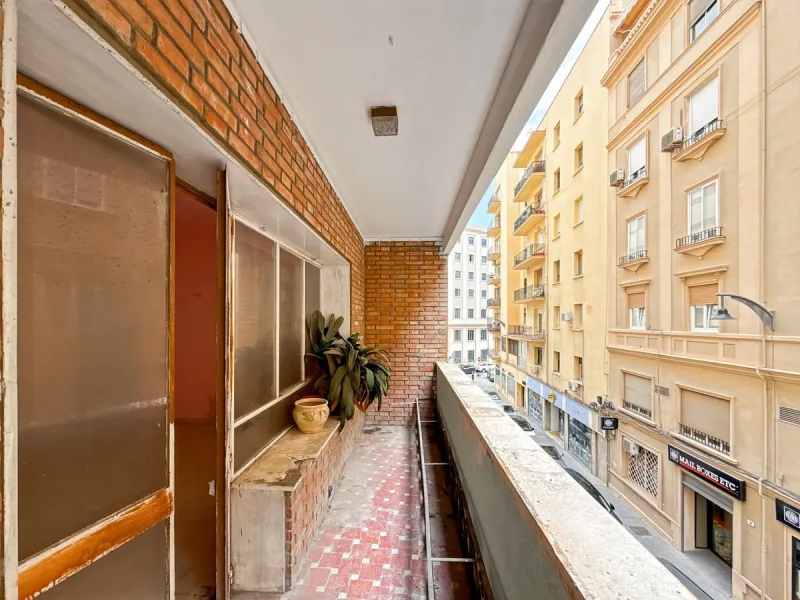 Some places can't be described by square meters or floor plans. They're described by how they make you feel the moment you walk in. This flat on Calle San Lorenzo, right in the beating heart of Málaga's Soho, has something rare — it has soul.