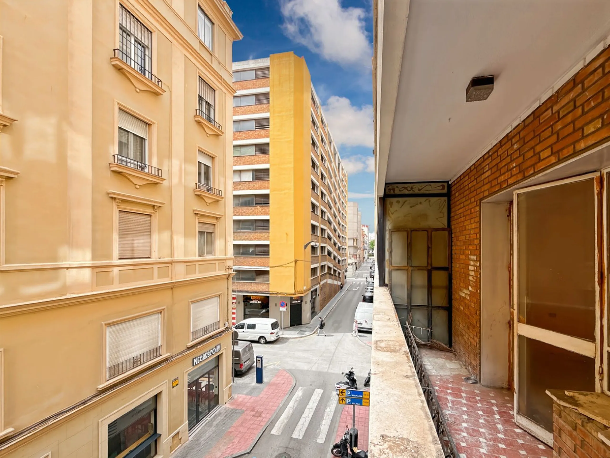Some places can't be described by square meters or floor plans. They're described by how they make you feel the moment you walk in. This flat on Calle San Lorenzo, right in the beating heart of Málaga's Soho, has something rare — it has soul.