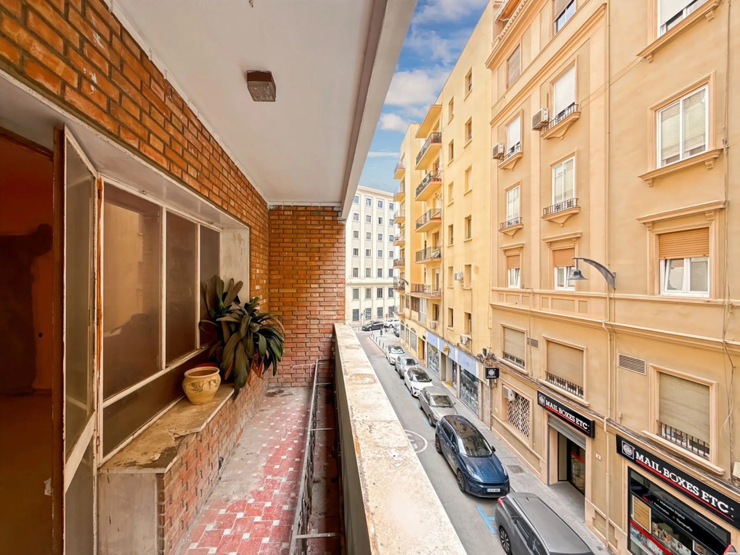 Some places can't be described by square meters or floor plans. They're described by how they make you feel the moment you walk in. This flat on Calle San Lorenzo, right in the beating heart of Málaga's Soho, has something rare — it has soul.