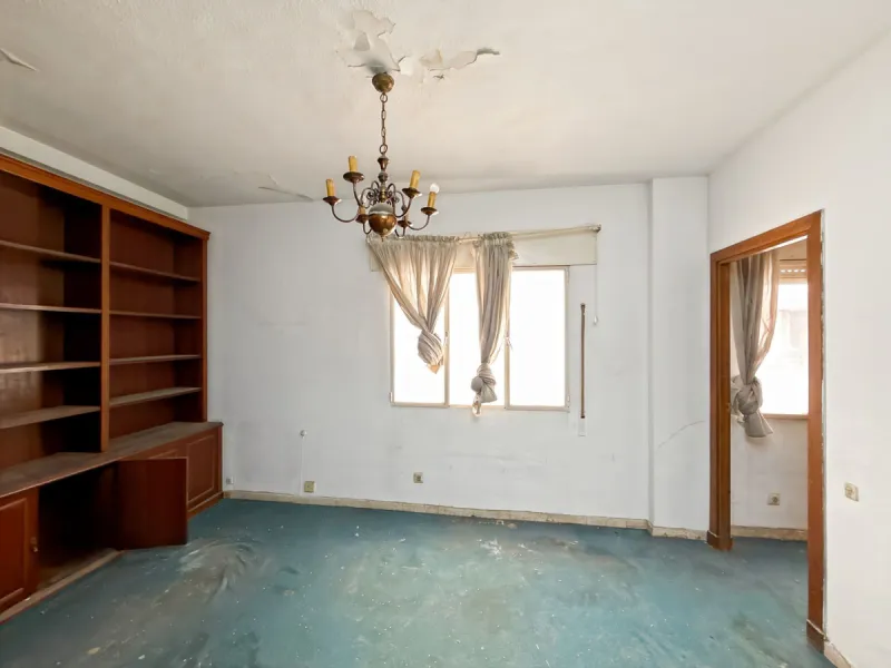 Some places can't be described by square meters or floor plans. They're described by how they make you feel the moment you walk in. This flat on Calle San Lorenzo, right in the beating heart of Málaga's Soho, has something rare — it has soul.