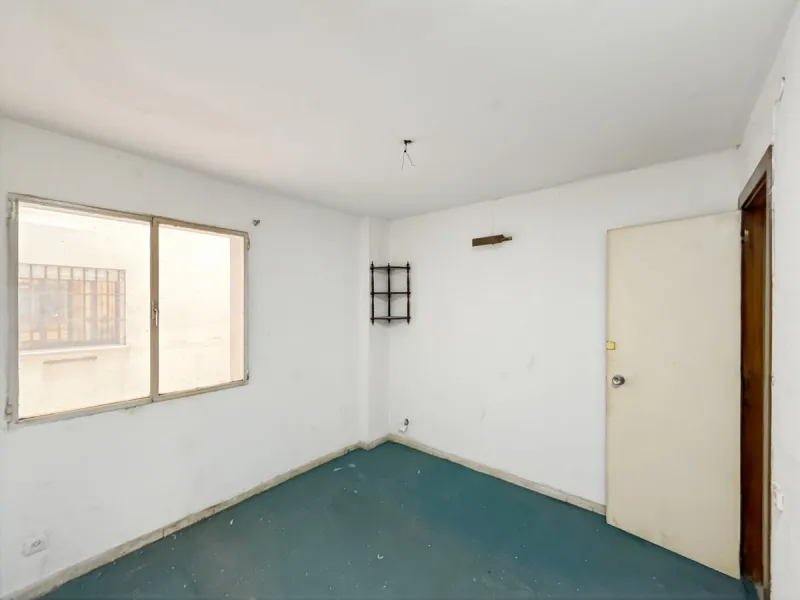 Some places can't be described by square meters or floor plans. They're described by how they make you feel the moment you walk in. This flat on Calle San Lorenzo, right in the beating heart of Málaga's Soho, has something rare — it has soul.