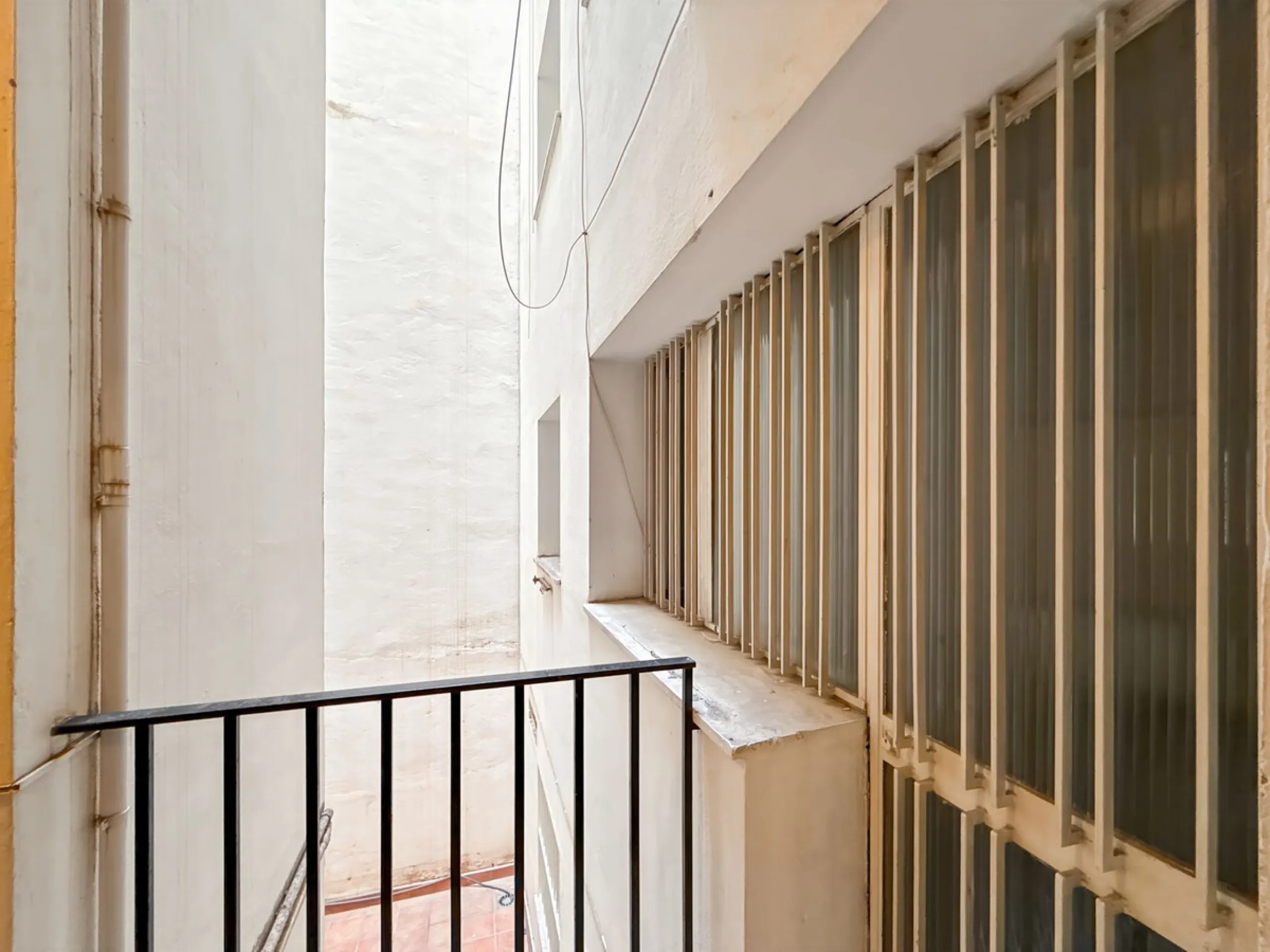 Some places can't be described by square meters or floor plans. They're described by how they make you feel the moment you walk in. This flat on Calle San Lorenzo, right in the beating heart of Málaga's Soho, has something rare — it has soul.