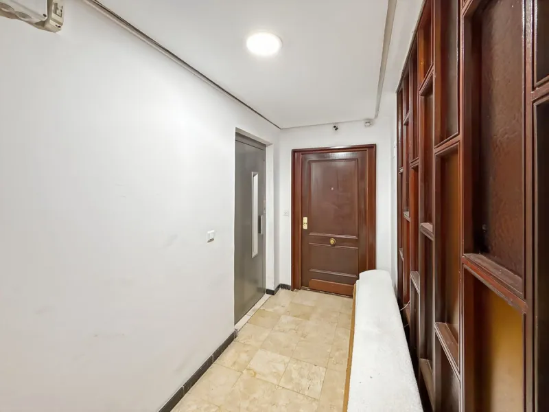 Some places can't be described by square meters or floor plans. They're described by how they make you feel the moment you walk in. This flat on Calle San Lorenzo, right in the beating heart of Málaga's Soho, has something rare — it has soul.