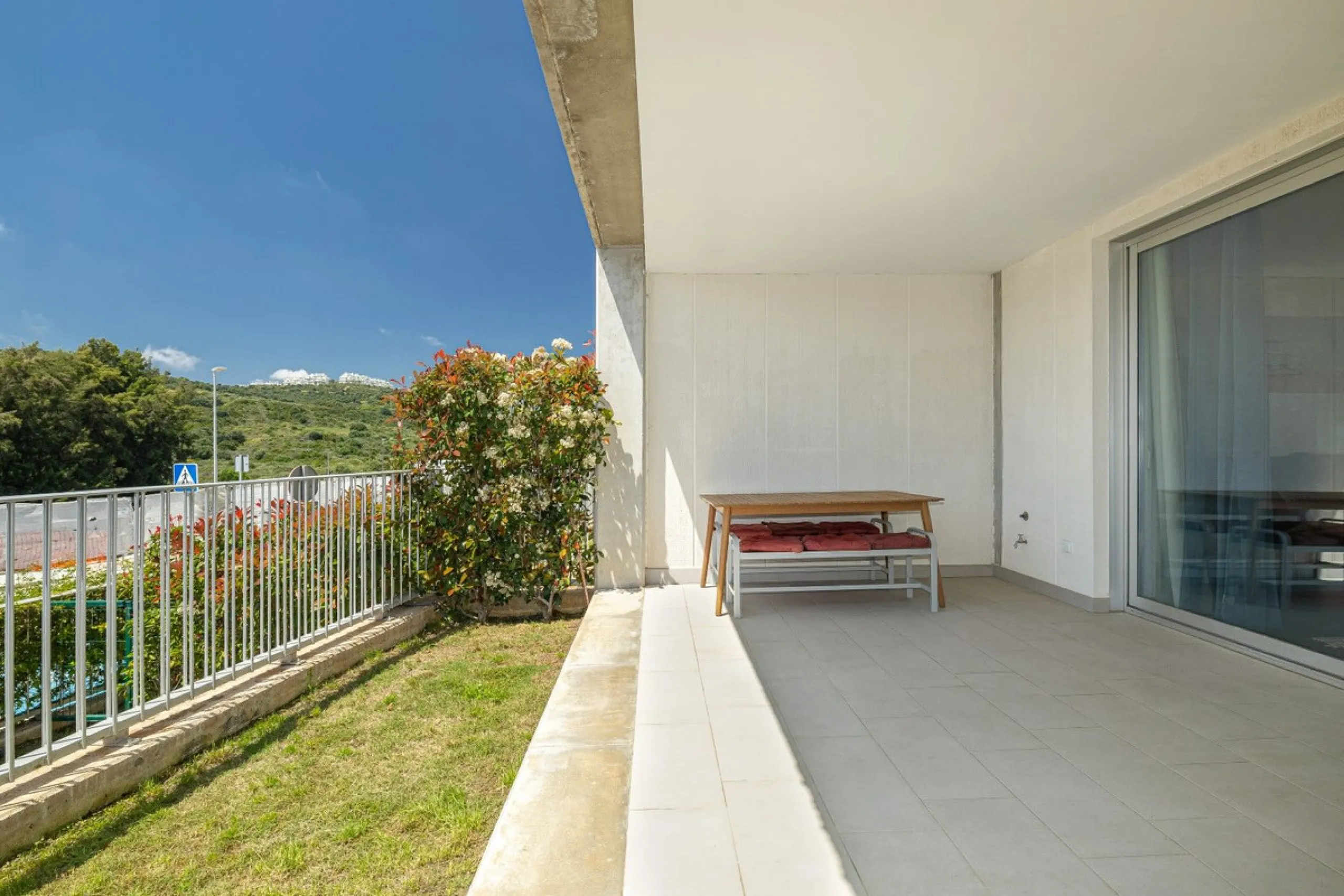 Apartment - Ground Floor Apartment в продаже в Estepona, Málaga. В доме 2 спален и 2 ванных комнат. Площадь дома 70 м². Площадь участка 27 м²