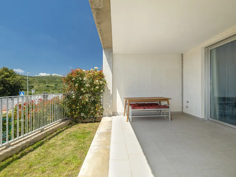 Apartment - Ground Floor Apartment в продаже в Estepona, Málaga. В доме 2 спален и 2 ванных комнат. Площадь дома 70 м². Площадь участка 27 м²