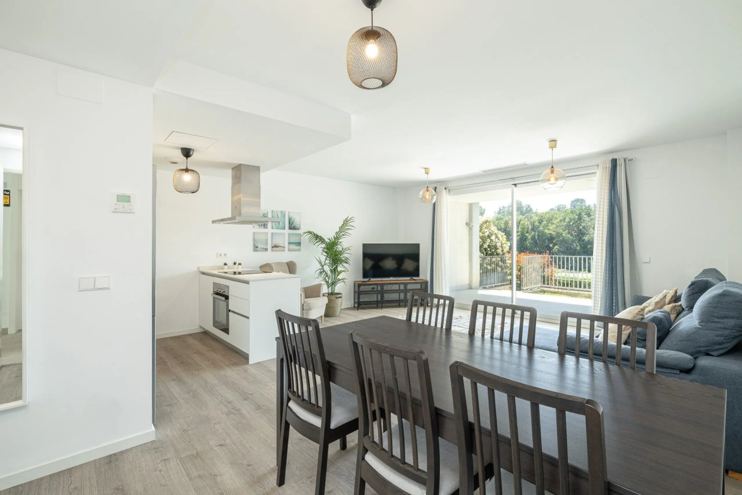 Apartment - Ground Floor Apartment в продаже в Estepona, Málaga. В доме 2 спален и 2 ванных комнат. Площадь дома 70 м². Площадь участка 27 м²