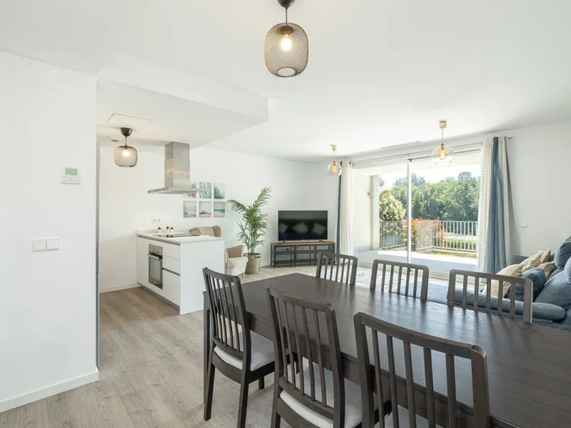 Apartment - Ground Floor Apartment в продаже в Estepona, Málaga. В доме 2 спален и 2 ванных комнат. Площадь дома 70 м². Площадь участка 27 м²