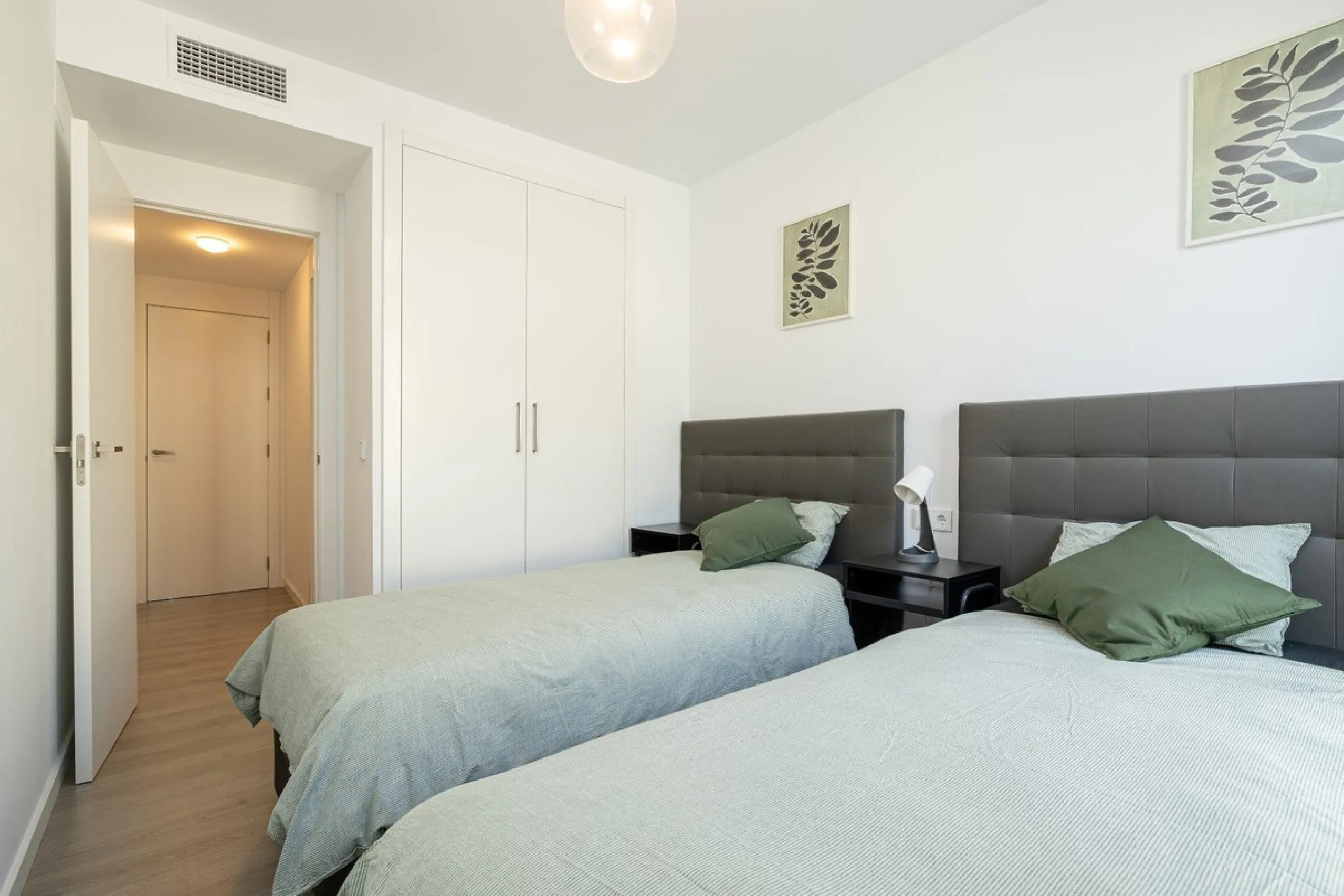 Apartment - Ground Floor Apartment в продаже в Estepona, Málaga. В доме 2 спален и 2 ванных комнат. Площадь дома 70 м². Площадь участка 27 м²